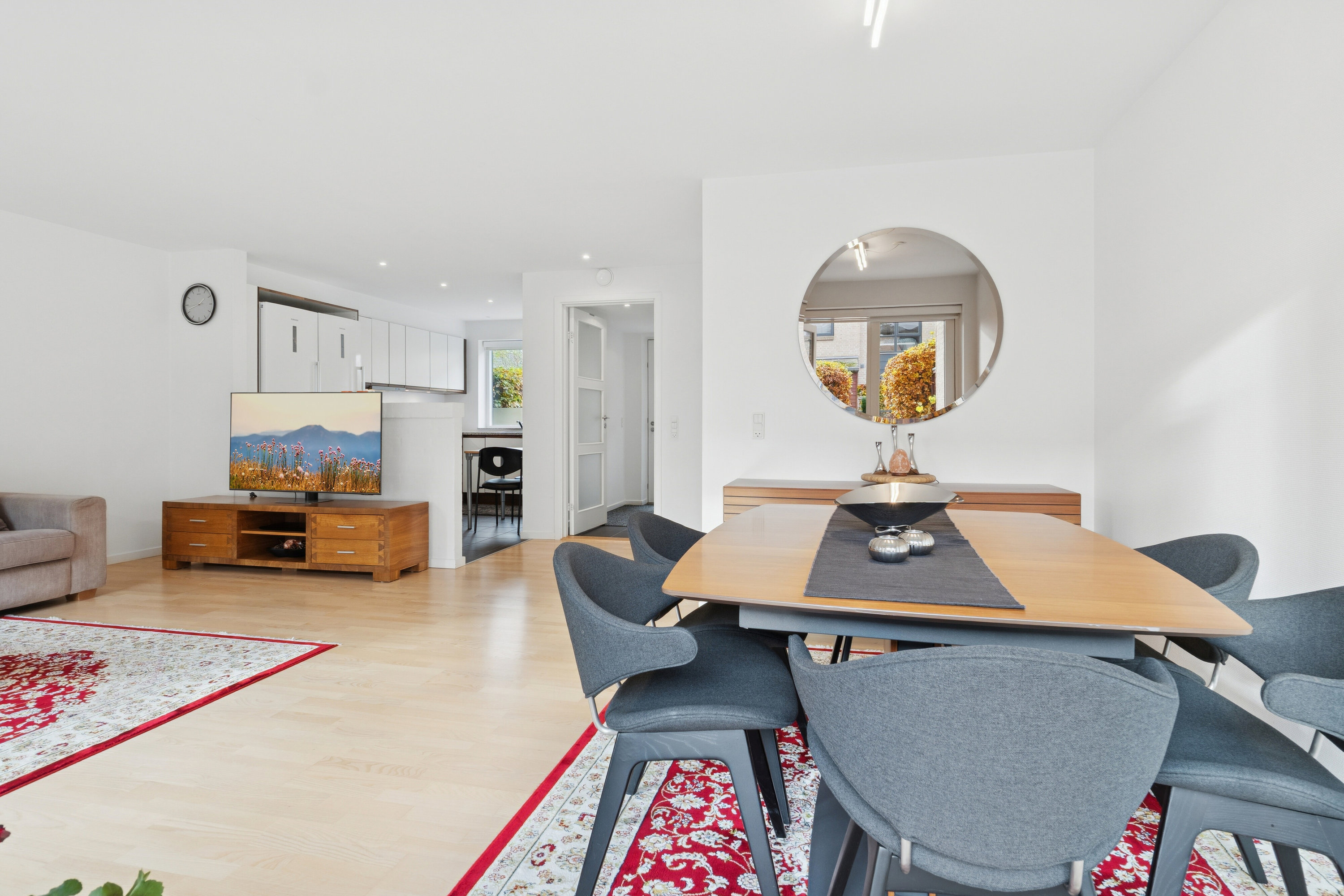 Fremhævet spisestue billede i fuldskærmstilstand. Billede af Robinievej 91, 2620 Albertslund