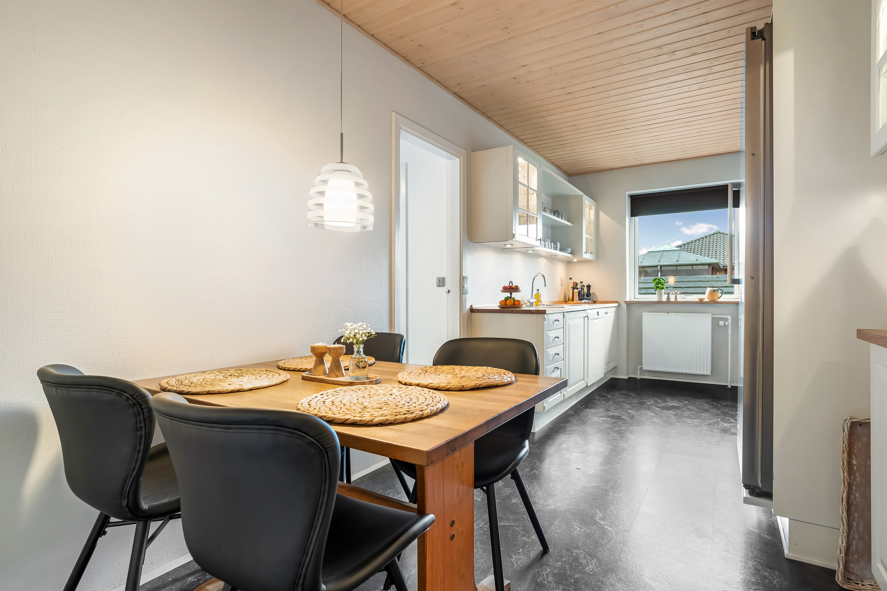 Fremhævet køkken billede i fuldskærmstilstand. Billede af Anemonevej 1, Mejdal, 7500 Holstebro