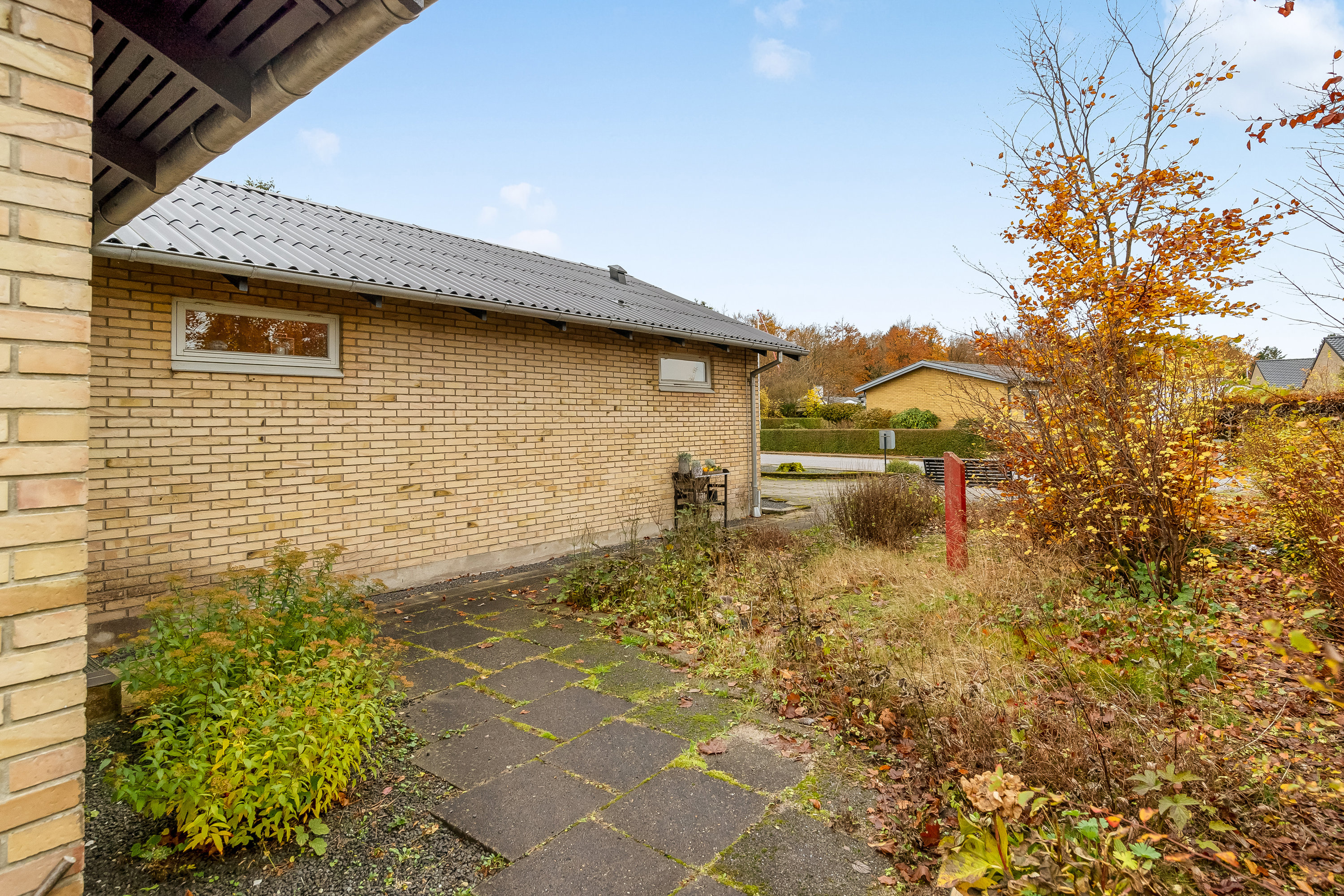 Fremhævet forhave billede i fuldskærmstilstand. Billede af Anemonevej 1, Mejdal, 7500 Holstebro