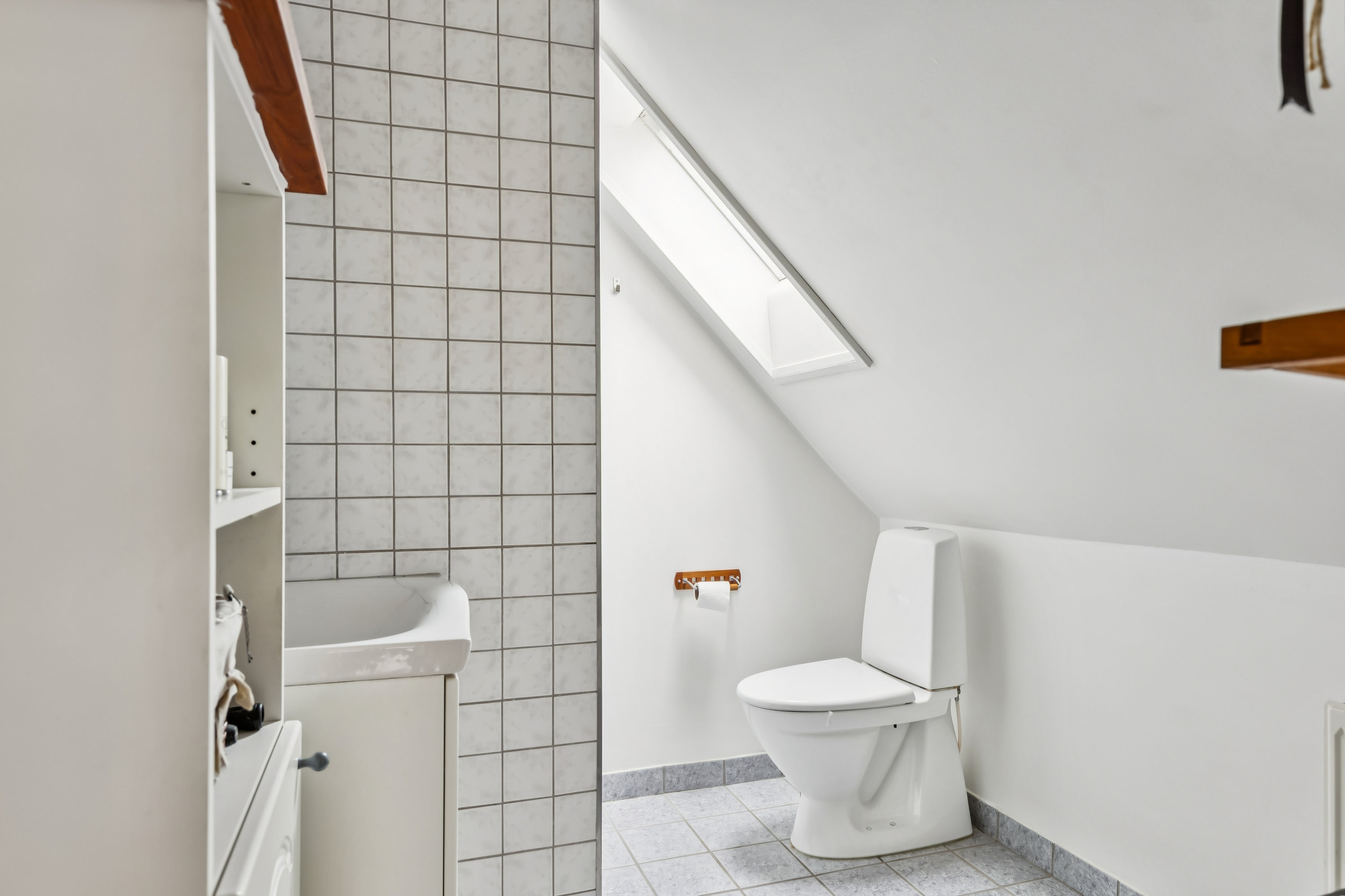 Fremhævet badeværelse billede i fuldskærmstilstand. Billede af Bakkedraget 18, 4534 Hørve