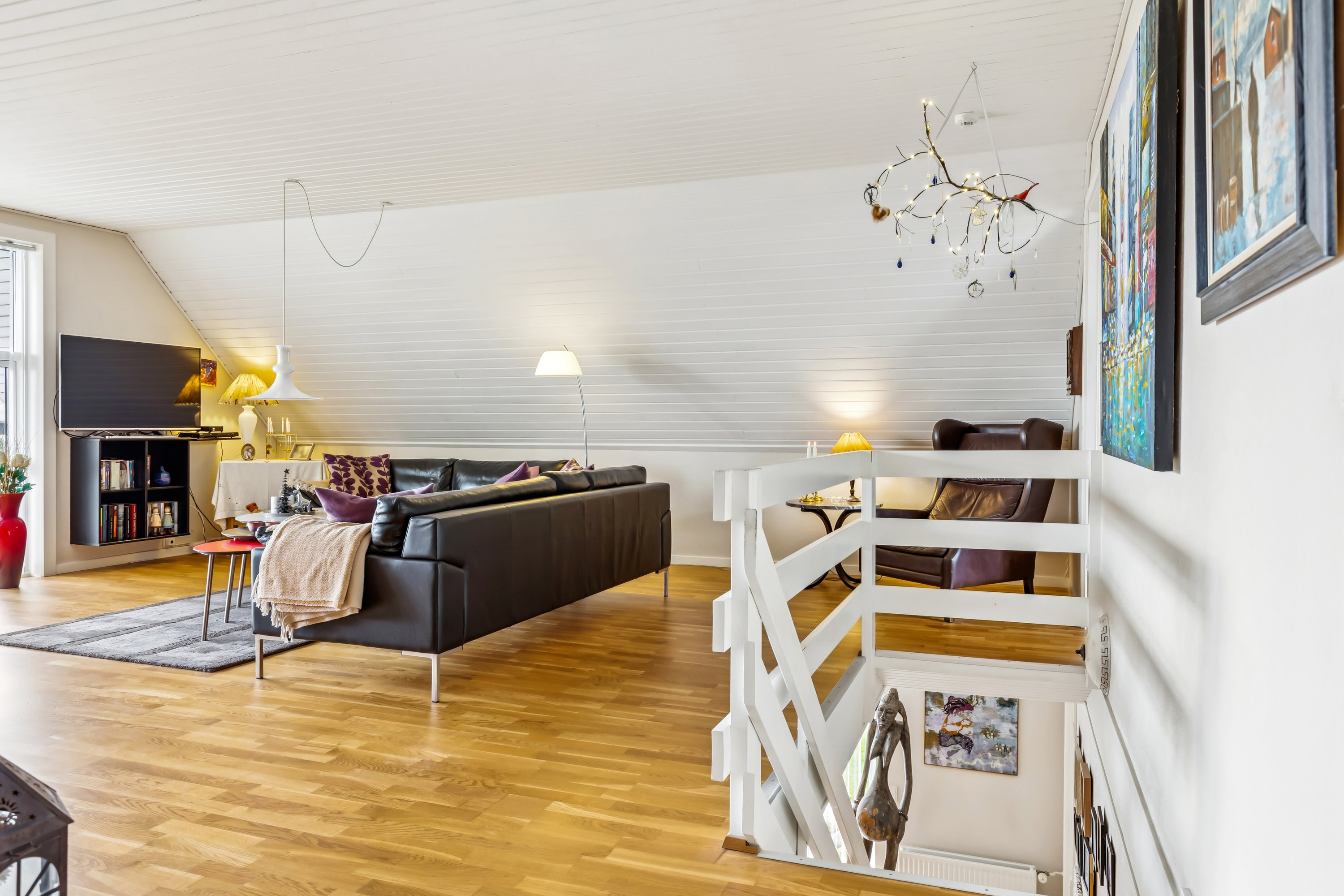 Fremhævet stue billede i fuldskærmstilstand. Billede af Bakkedraget 18, 4534 Hørve