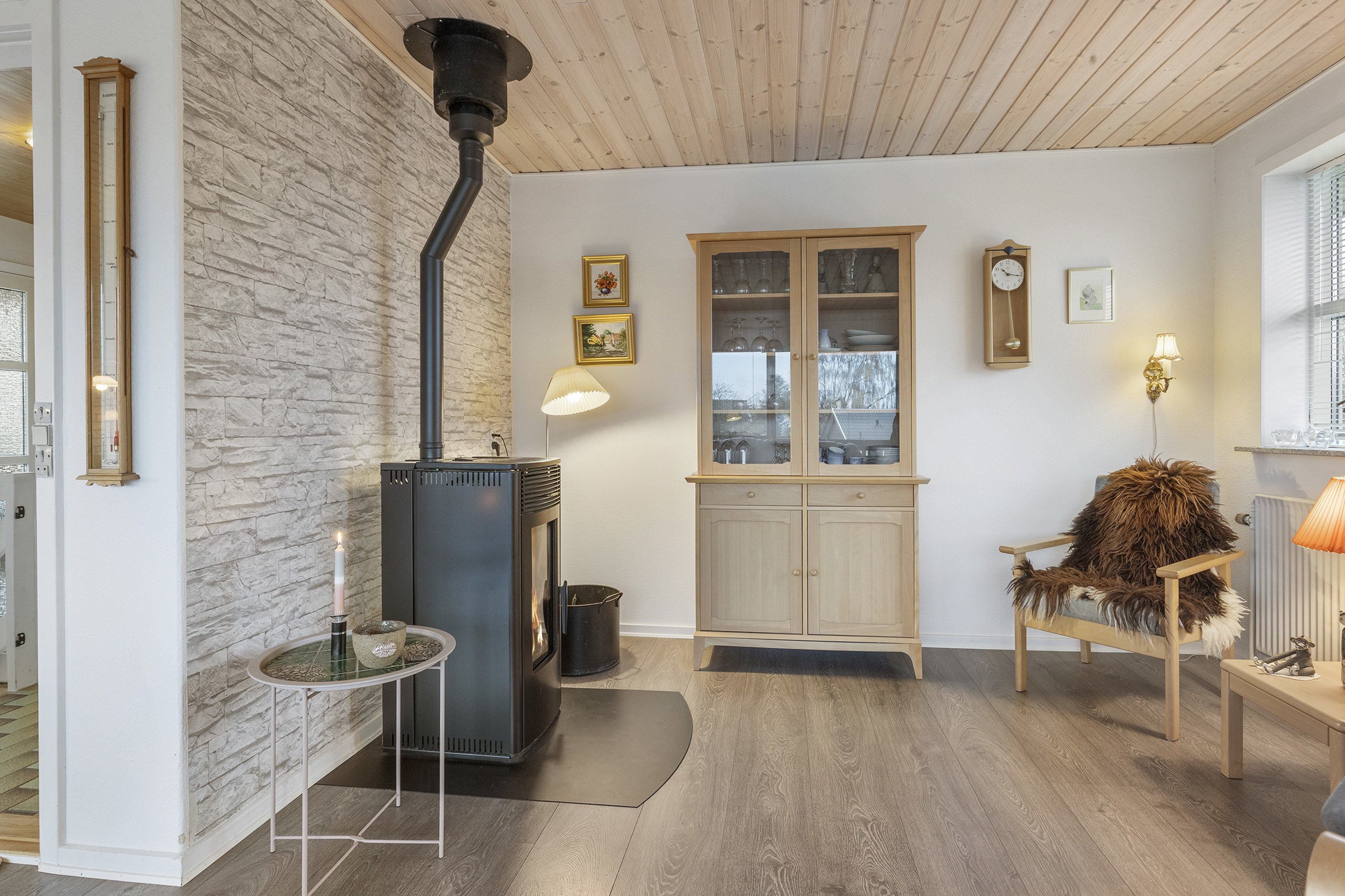 Fremhævet stue billede i fuldskærmstilstand. Billede af Tornerosevej 6, 9700 Brønderslev