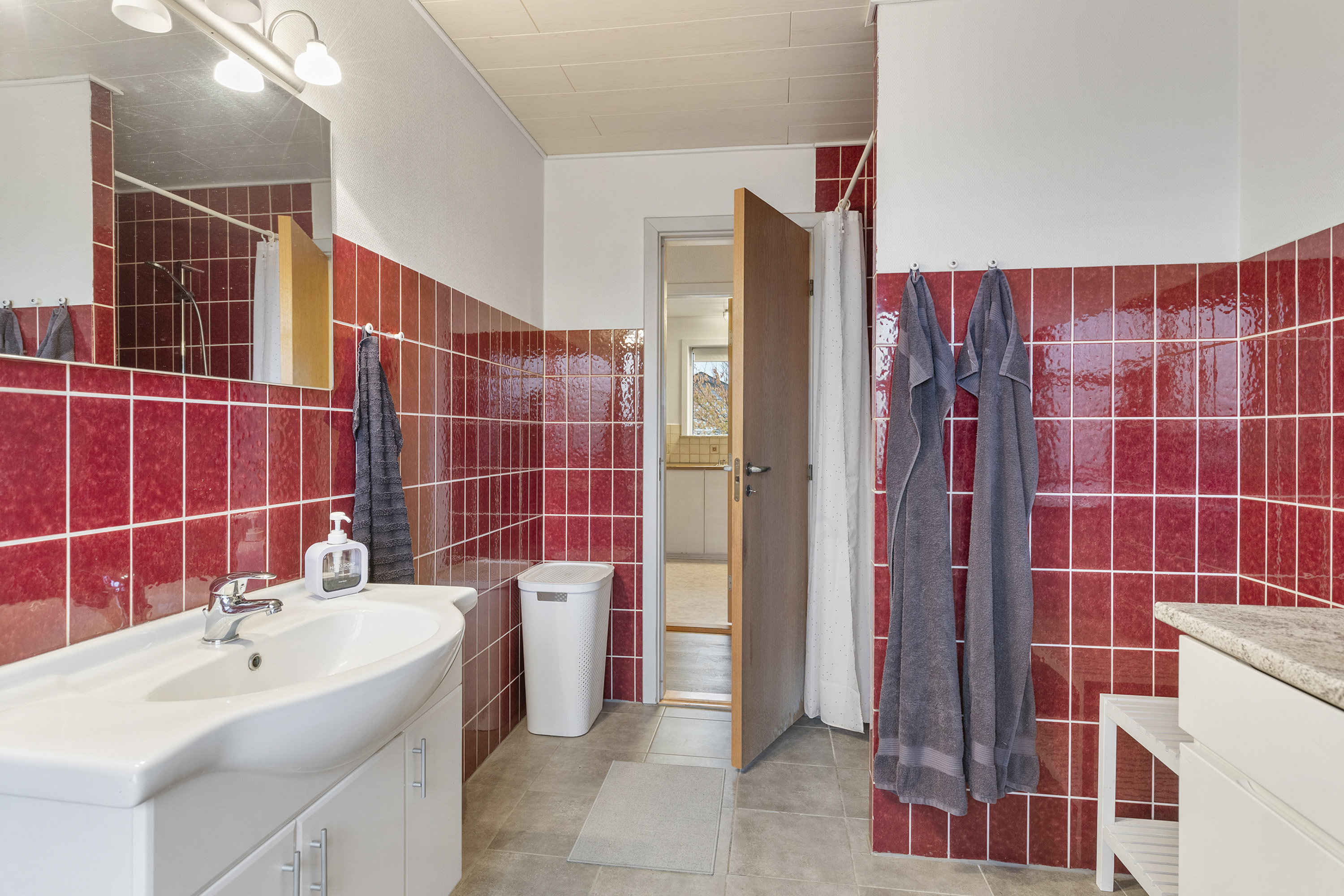 Fremhævet badeværelse billede i fuldskærmstilstand. Billede af Tornerosevej 6, 9700 Brønderslev