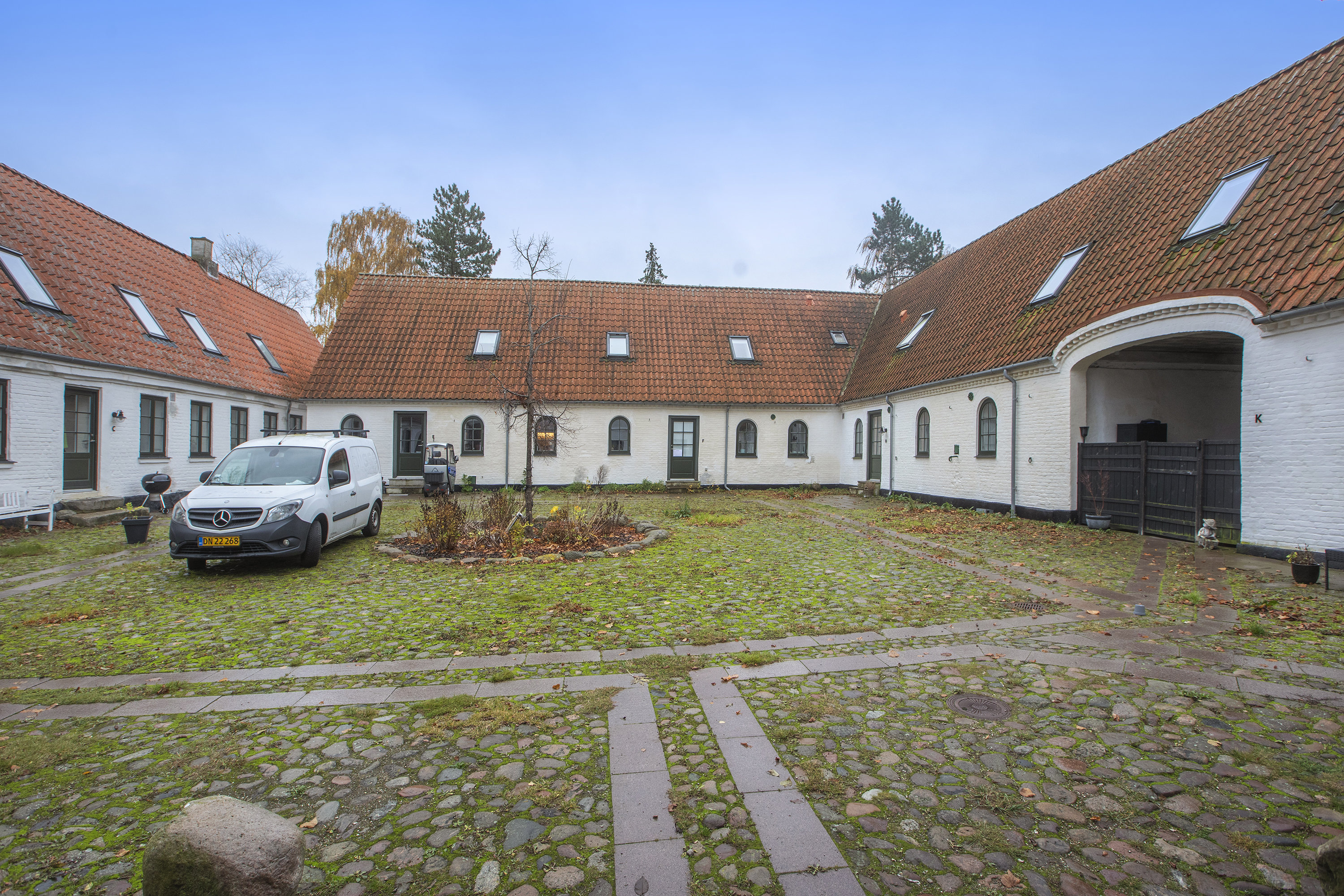 Fremhævet gårdsplads billede i fuldskærmstilstand. Billede af Gl.Skovlundevej 8H, 2740 Skovlunde