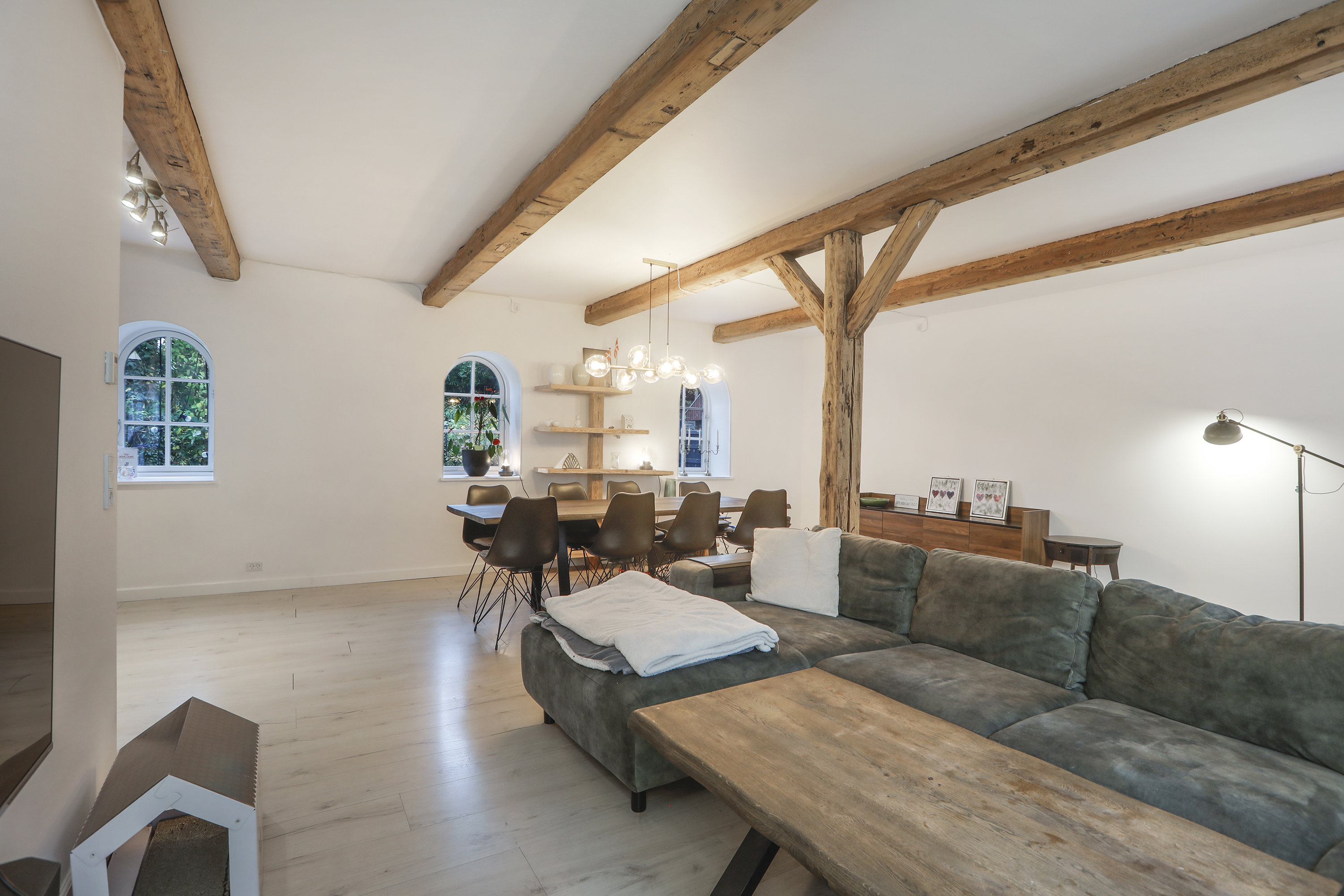 Fremhævet stue billede i fuldskærmstilstand. Billede af Gl.Skovlundevej 8H, 2740 Skovlunde