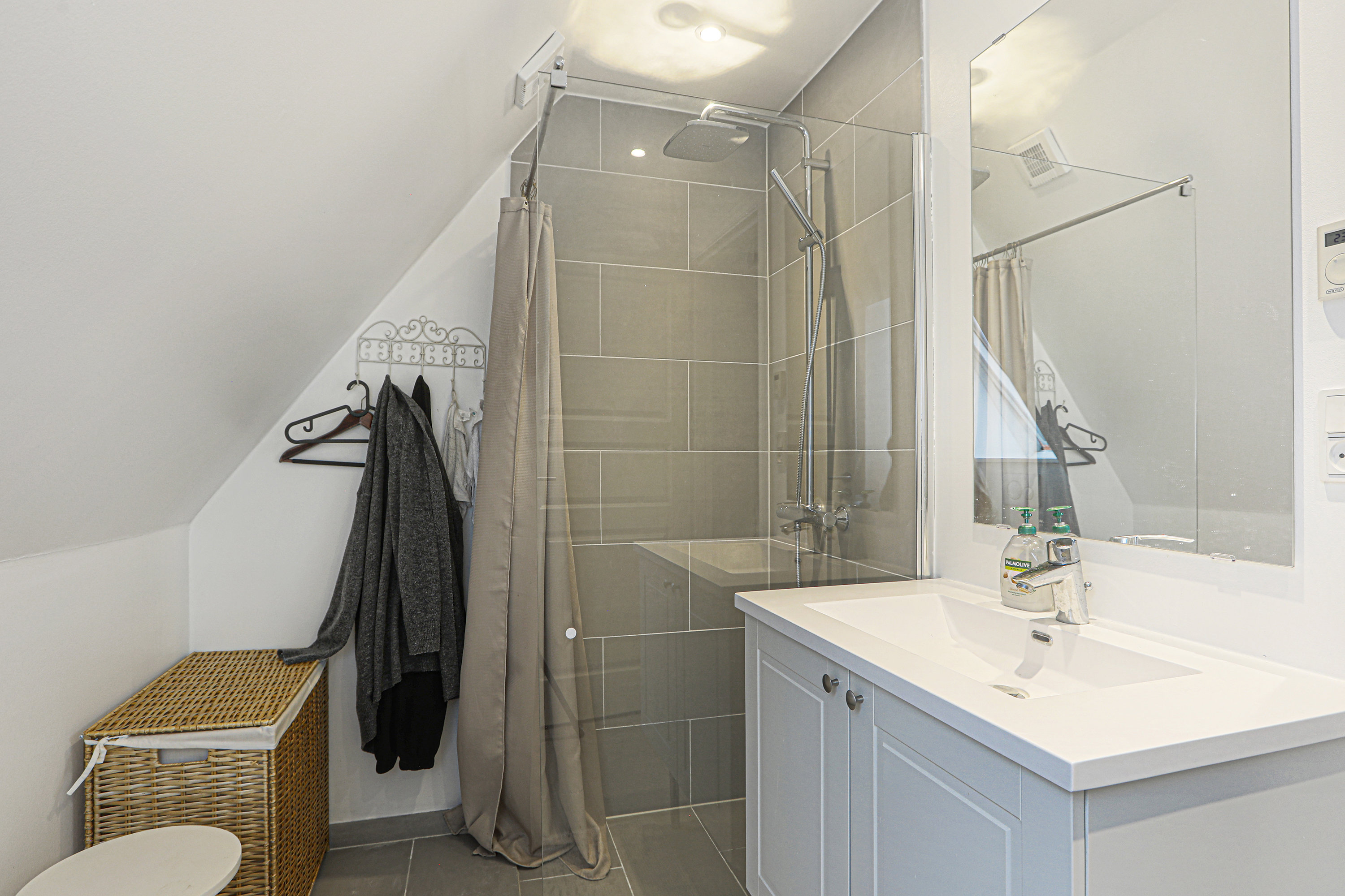 Fremhævet badeværelse billede i fuldskærmstilstand. Billede af Gl.Skovlundevej 8H, 2740 Skovlunde