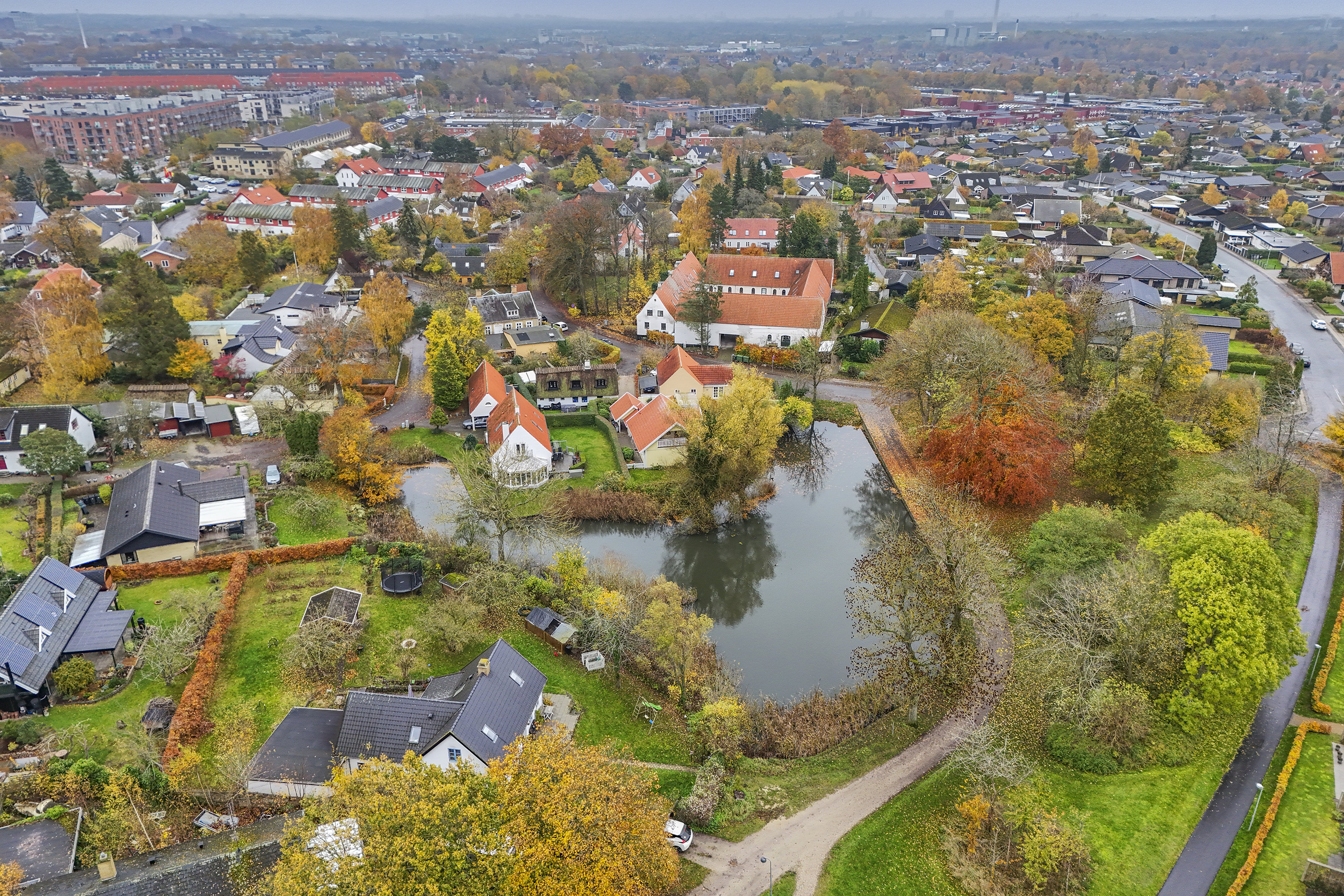 Fremhævet set fra oven billede i fuldskærmstilstand. Billede af Gl.Skovlundevej 8H, 2740 Skovlunde