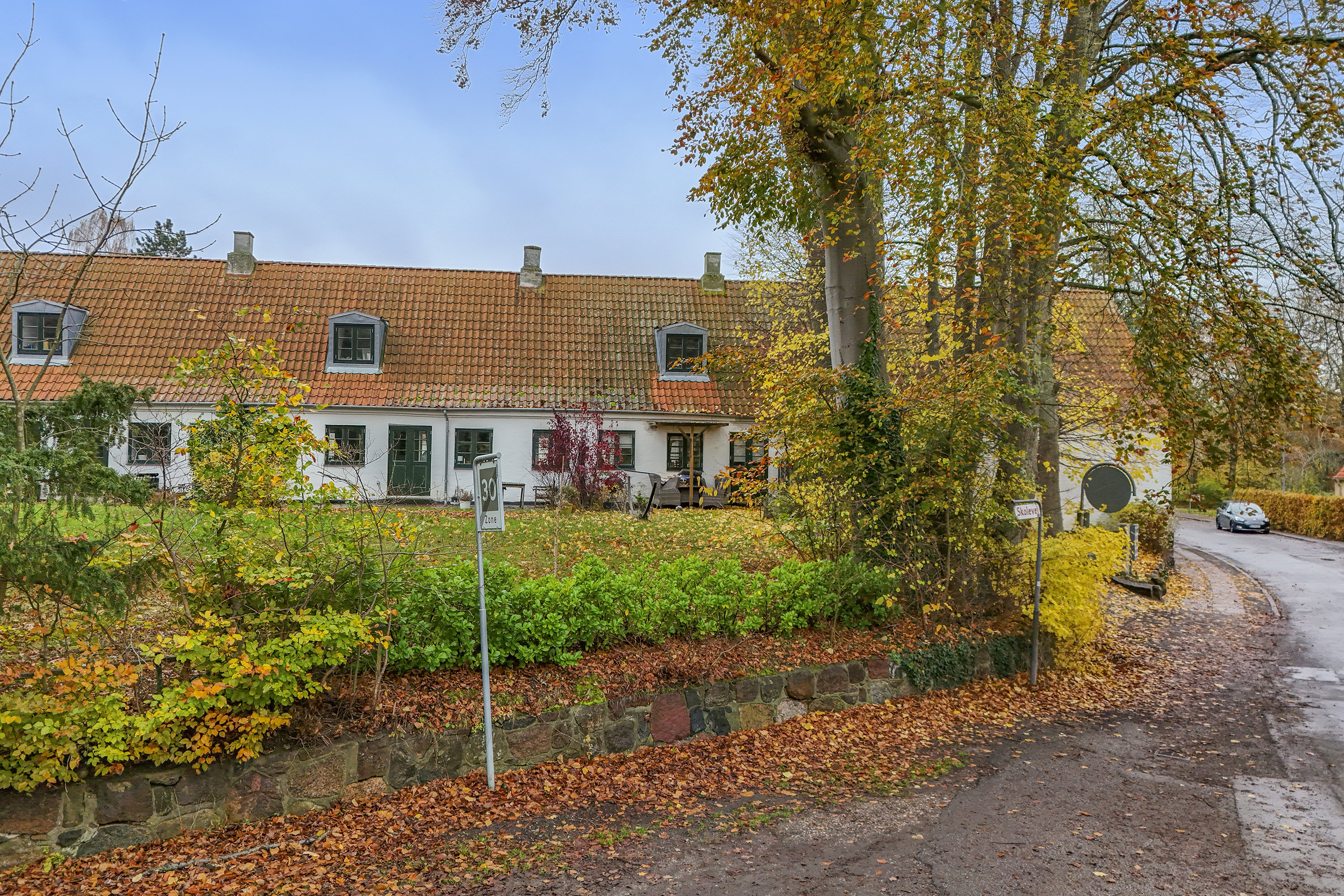 Fremhævet set fra vejen billede i fuldskærmstilstand. Billede af Gl.Skovlundevej 8H, 2740 Skovlunde