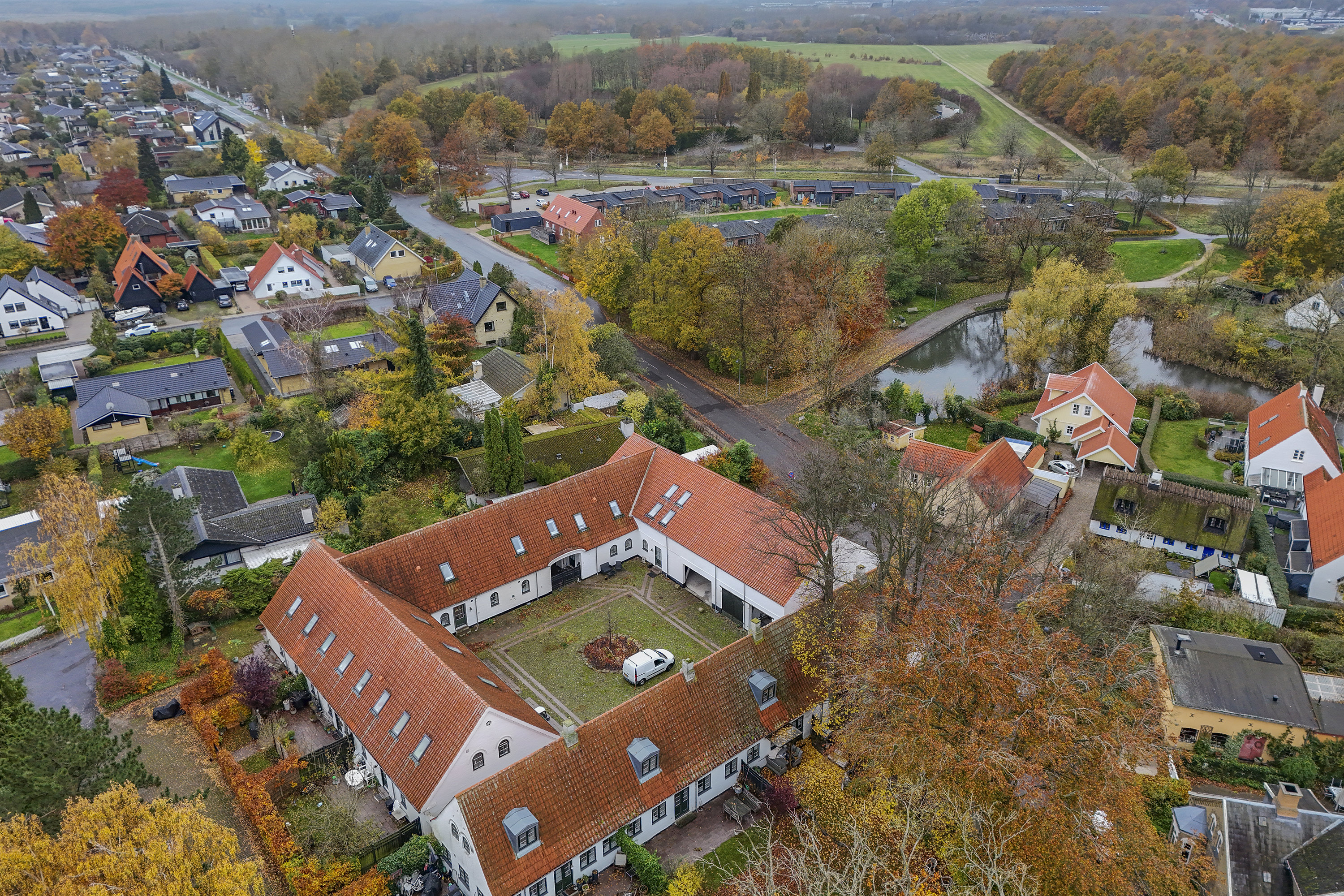 Miniaturebillede 1: set fra oven. Billede af Gl.Skovlundevej 8H, 2740 Skovlunde