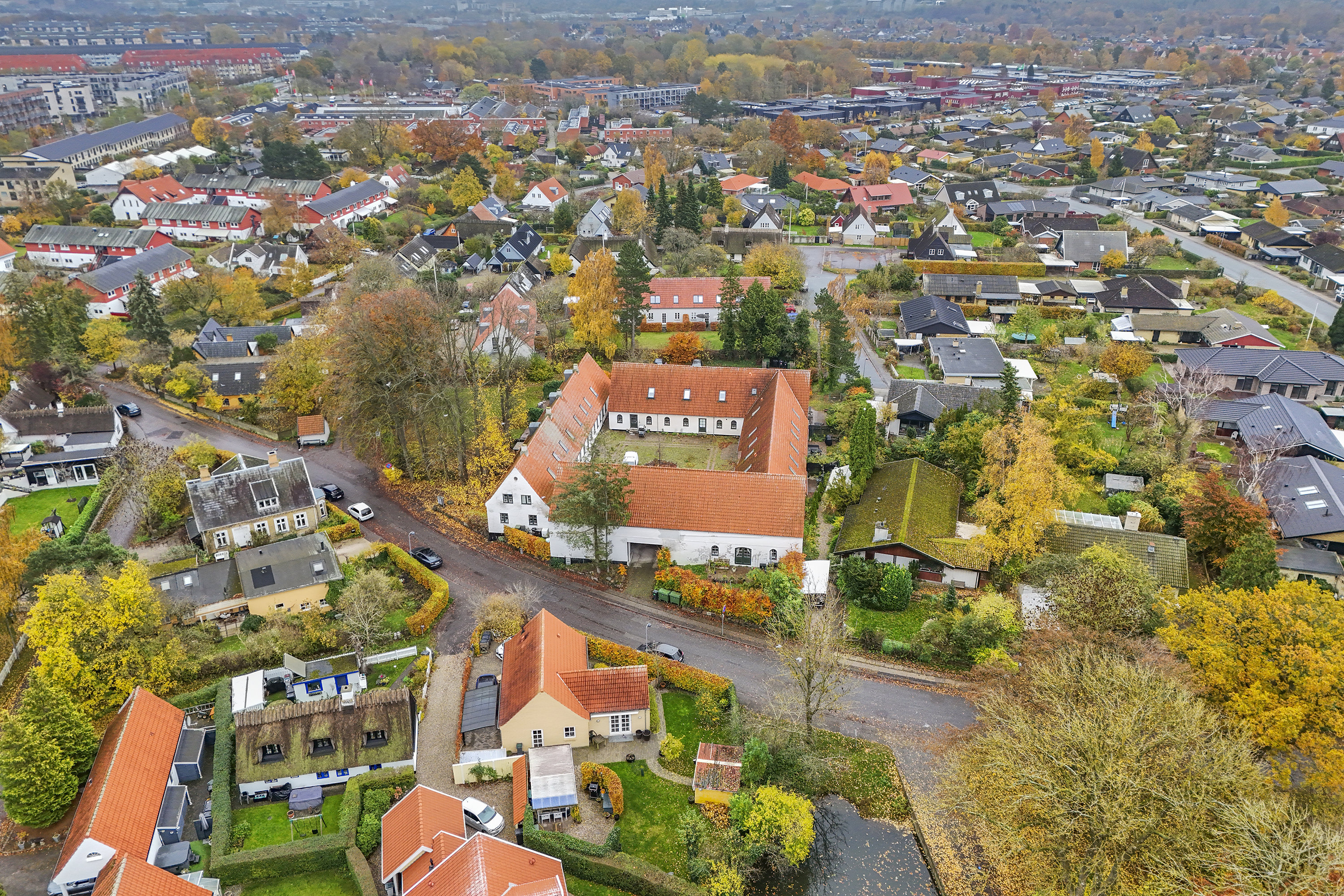 Fremhævet set fra oven billede i fuldskærmstilstand. Billede af Gl.Skovlundevej 8H, 2740 Skovlunde