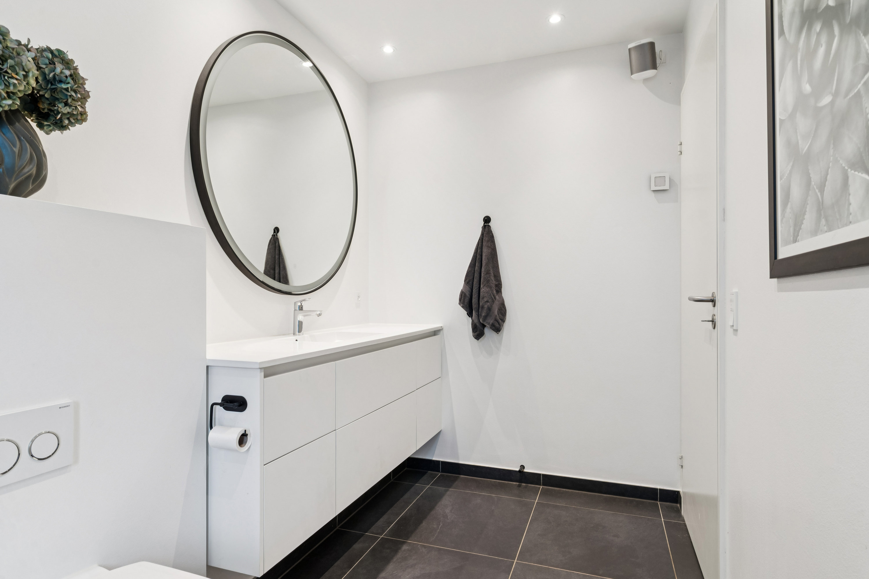 Fremhævet badeværelse billede i fuldskærmstilstand. Billede af Rødpilevænget 5, 2880 Bagsværd