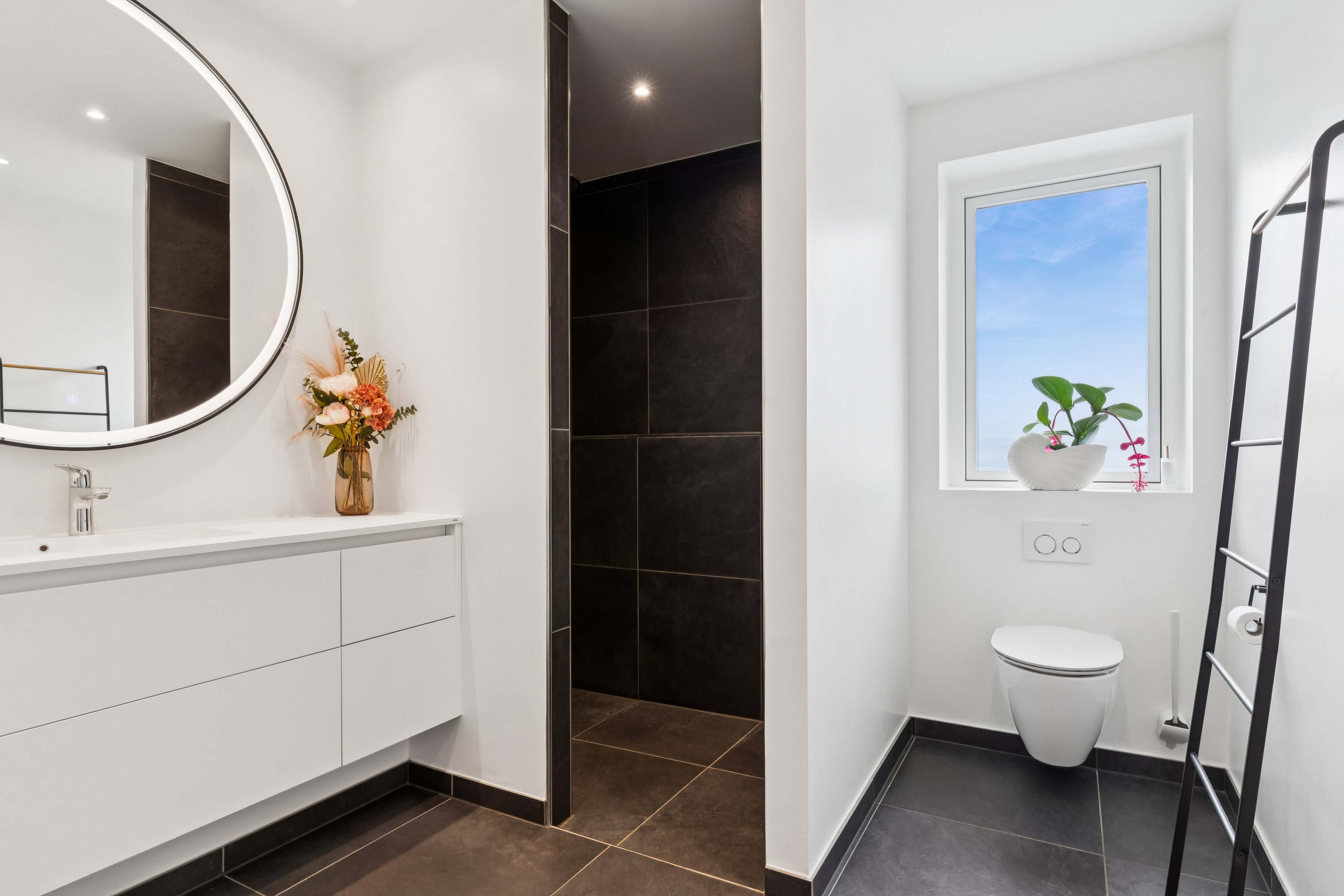 Fremhævet badeværelse billede i fuldskærmstilstand. Billede af Rødpilevænget 5, 2880 Bagsværd