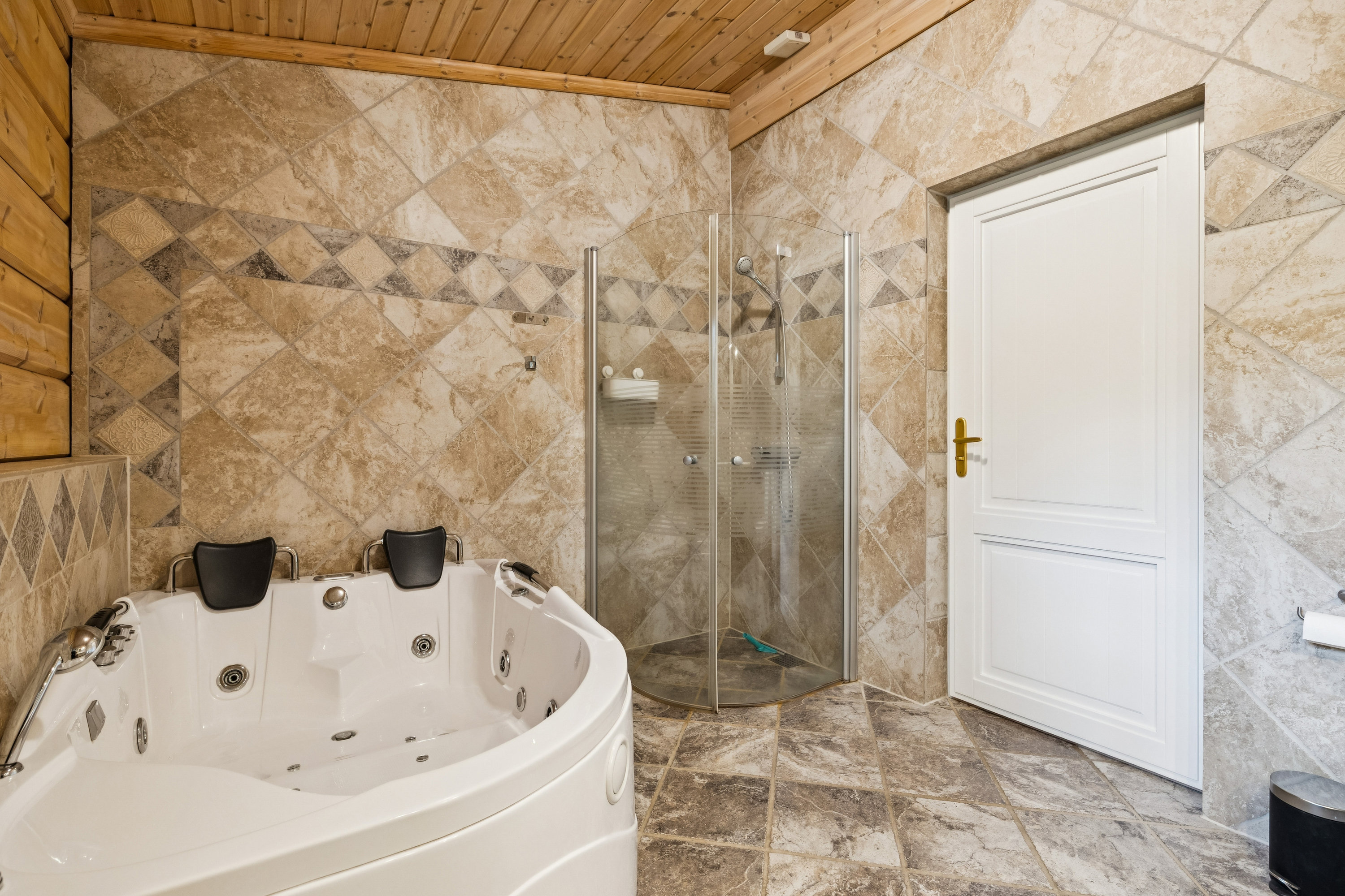 Fremhævet badeværelse billede i fuldskærmstilstand. Billede af Sletten 61, Odde, 9560 Hadsund