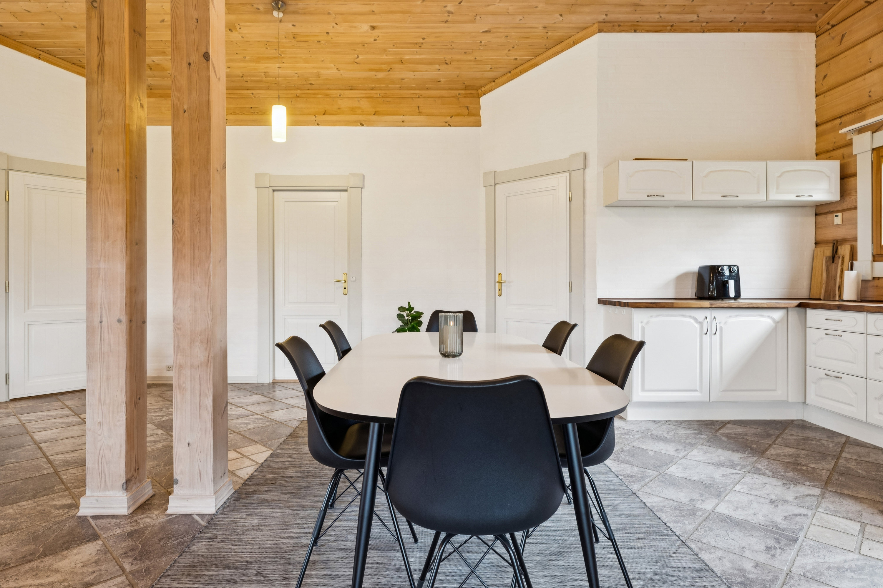 Fremhævet stue billede i fuldskærmstilstand. Billede af Sletten 61, Odde, 9560 Hadsund