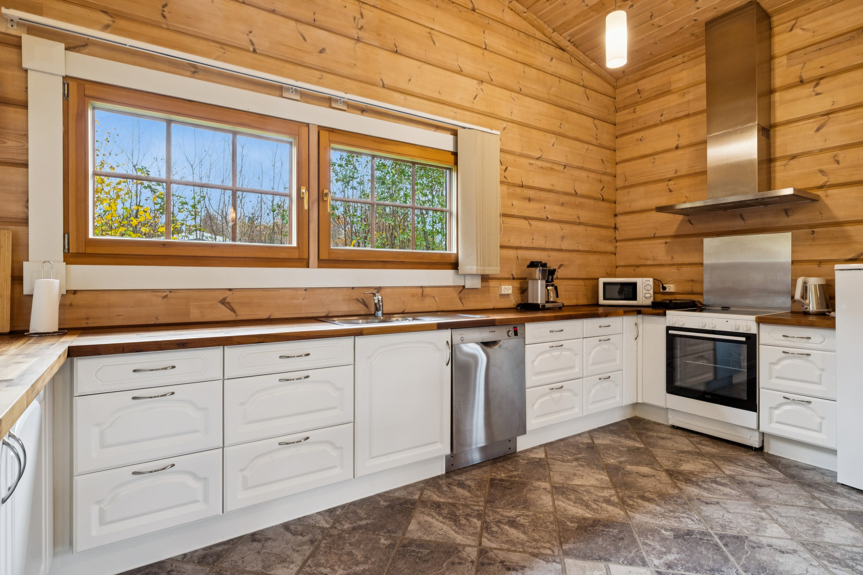 Fremhævet køkken billede i fuldskærmstilstand. Billede af Sletten 61, Odde, 9560 Hadsund