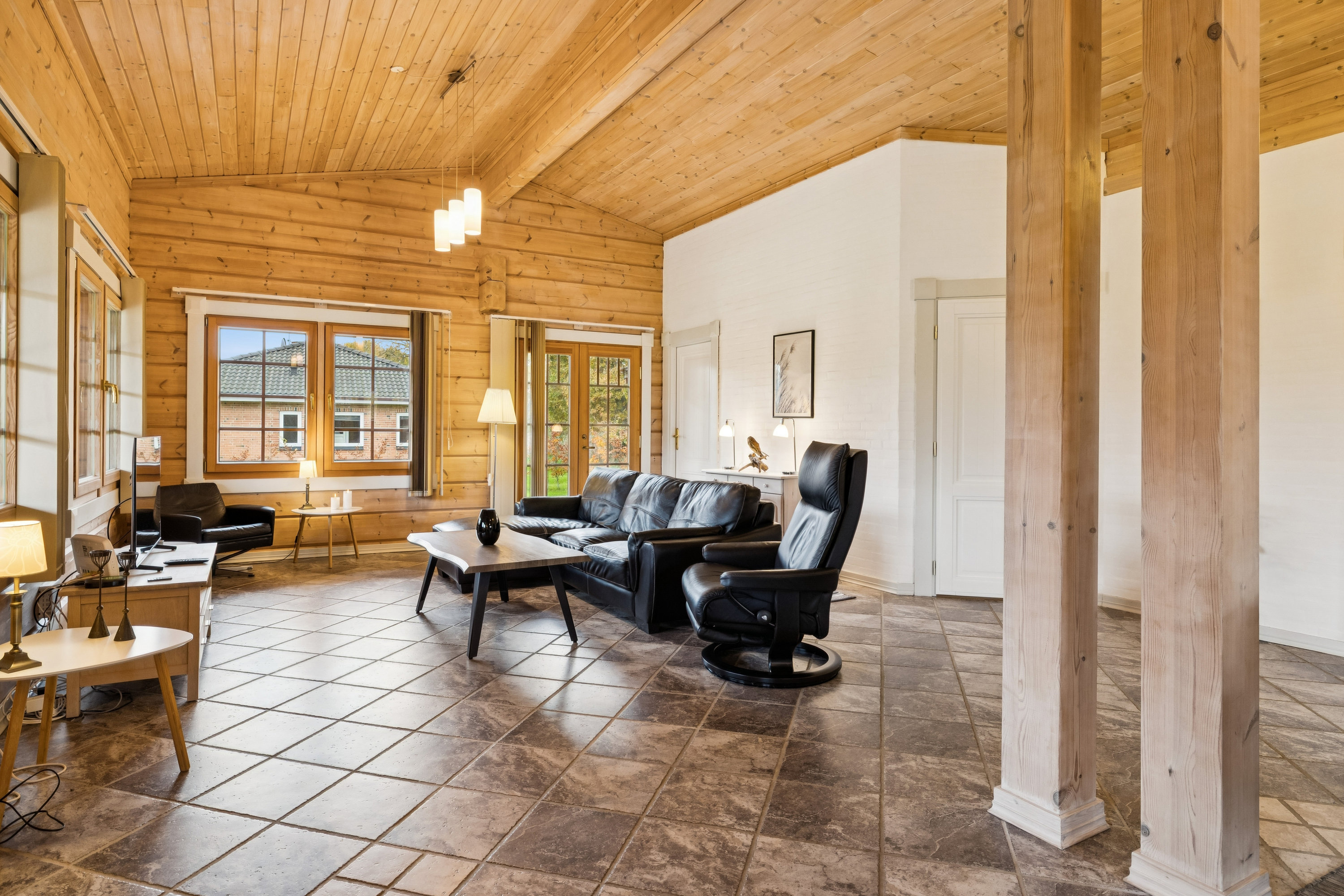 Fremhævet stue billede i fuldskærmstilstand. Billede af Sletten 61, Odde, 9560 Hadsund