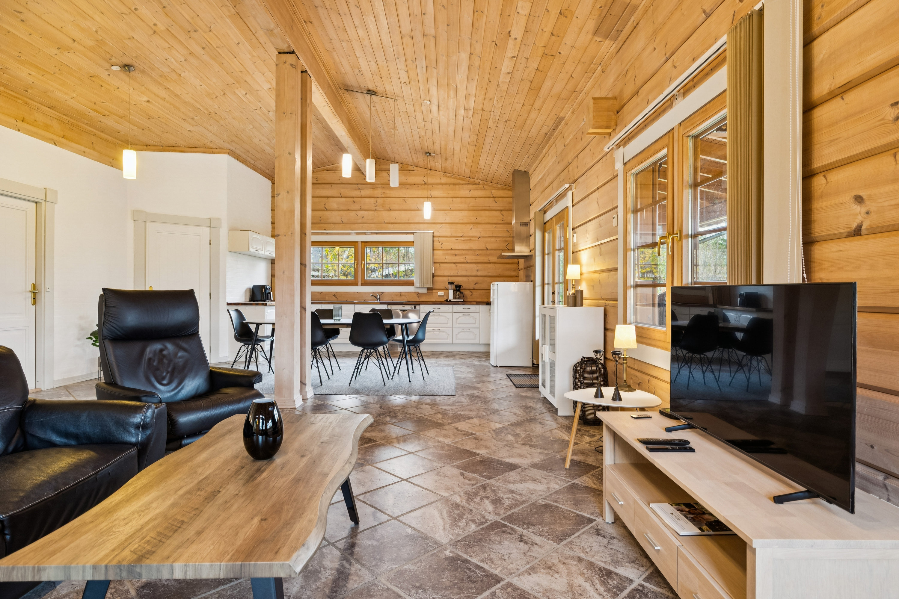 Fremhævet stue billede i fuldskærmstilstand. Billede af Sletten 61, Odde, 9560 Hadsund