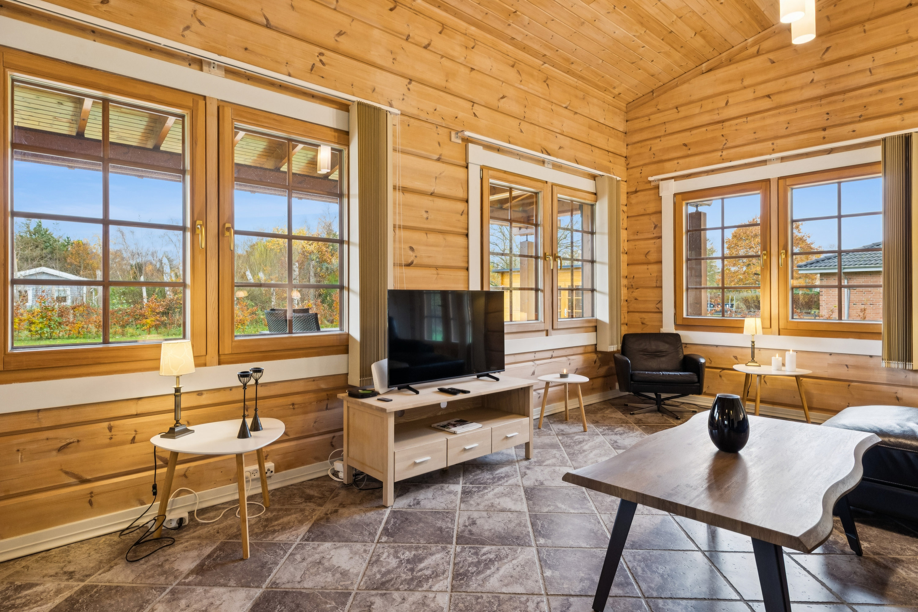 Fremhævet stue billede i fuldskærmstilstand. Billede af Sletten 61, Odde, 9560 Hadsund