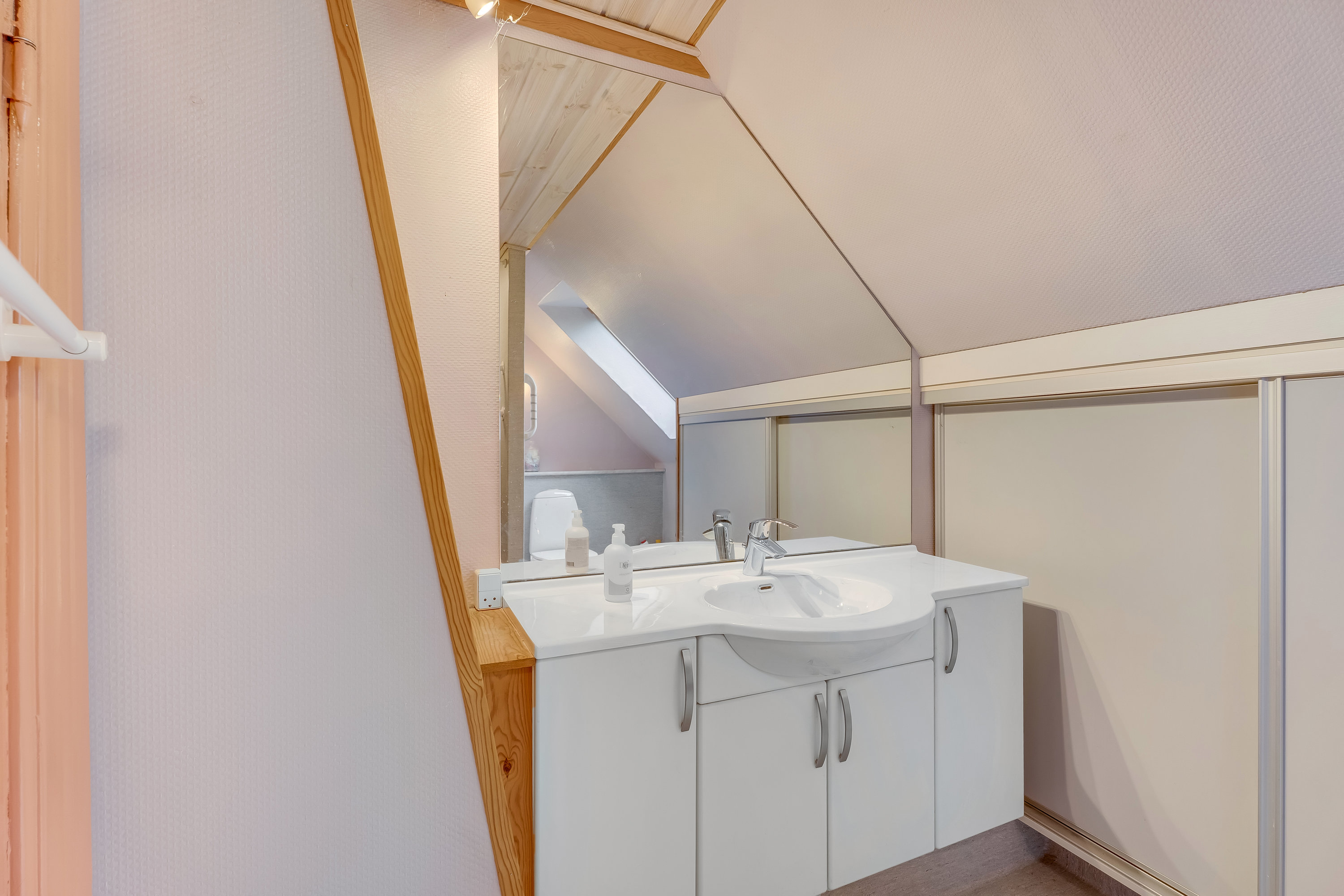 Fremhævet badeværelse billede i fuldskærmstilstand. Billede af Åsmarkegade 6, 4941 Bandholm