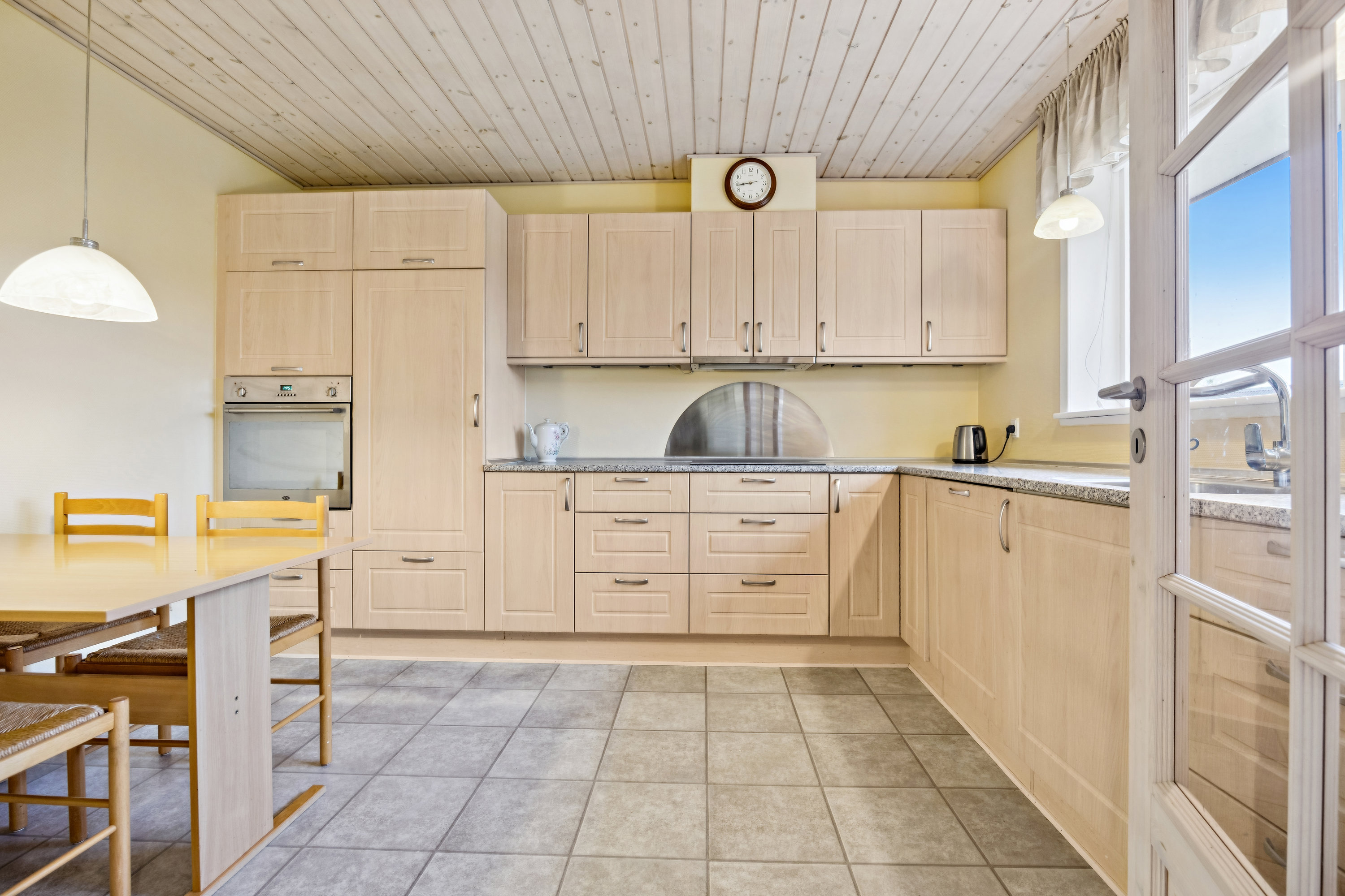 Fremhævet køkken billede i fuldskærmstilstand. Billede af Østergade 46, 9320 Hjallerup