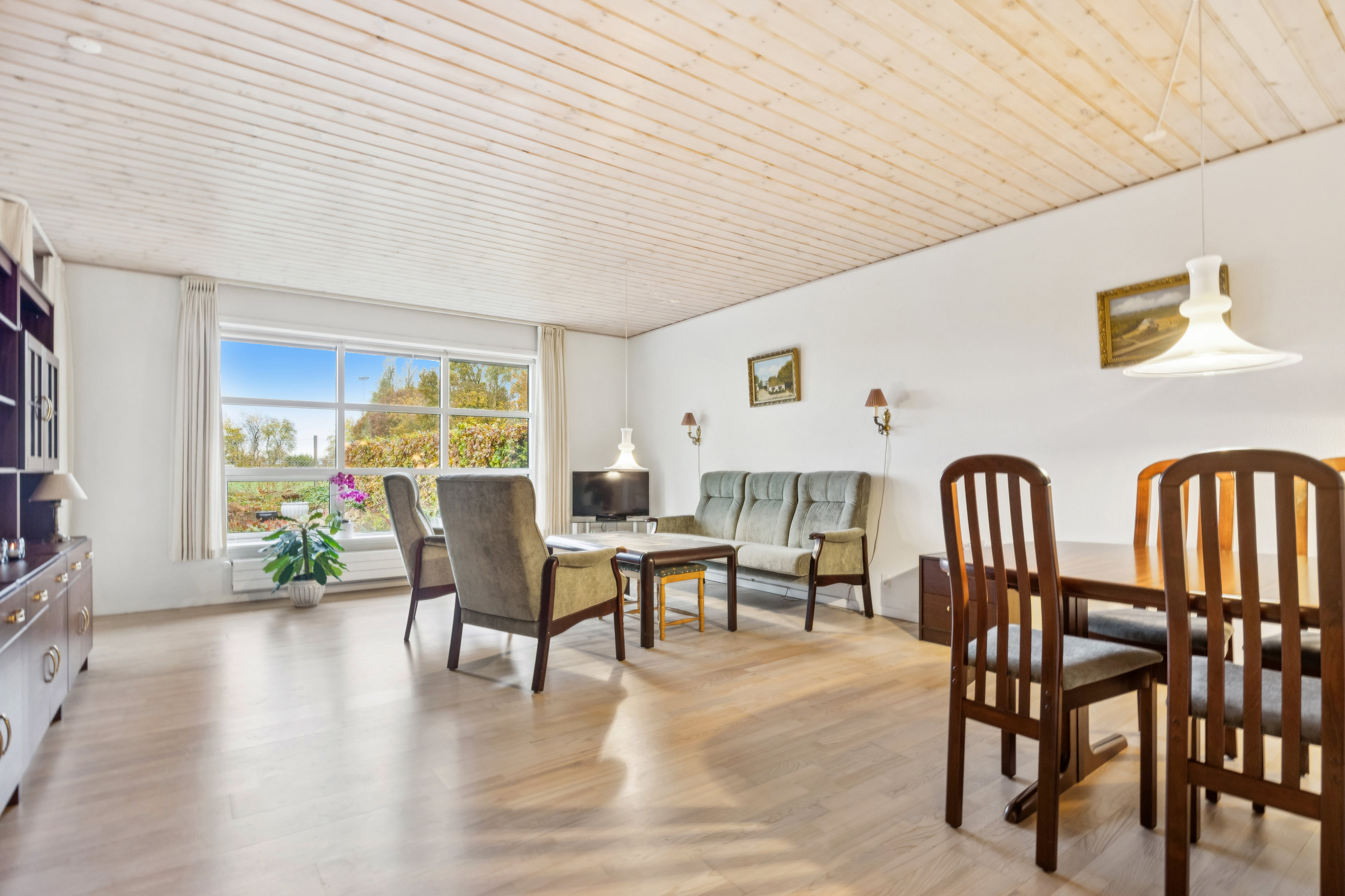 Fremhævet stue billede i fuldskærmstilstand. Billede af Østergade 46, 9320 Hjallerup