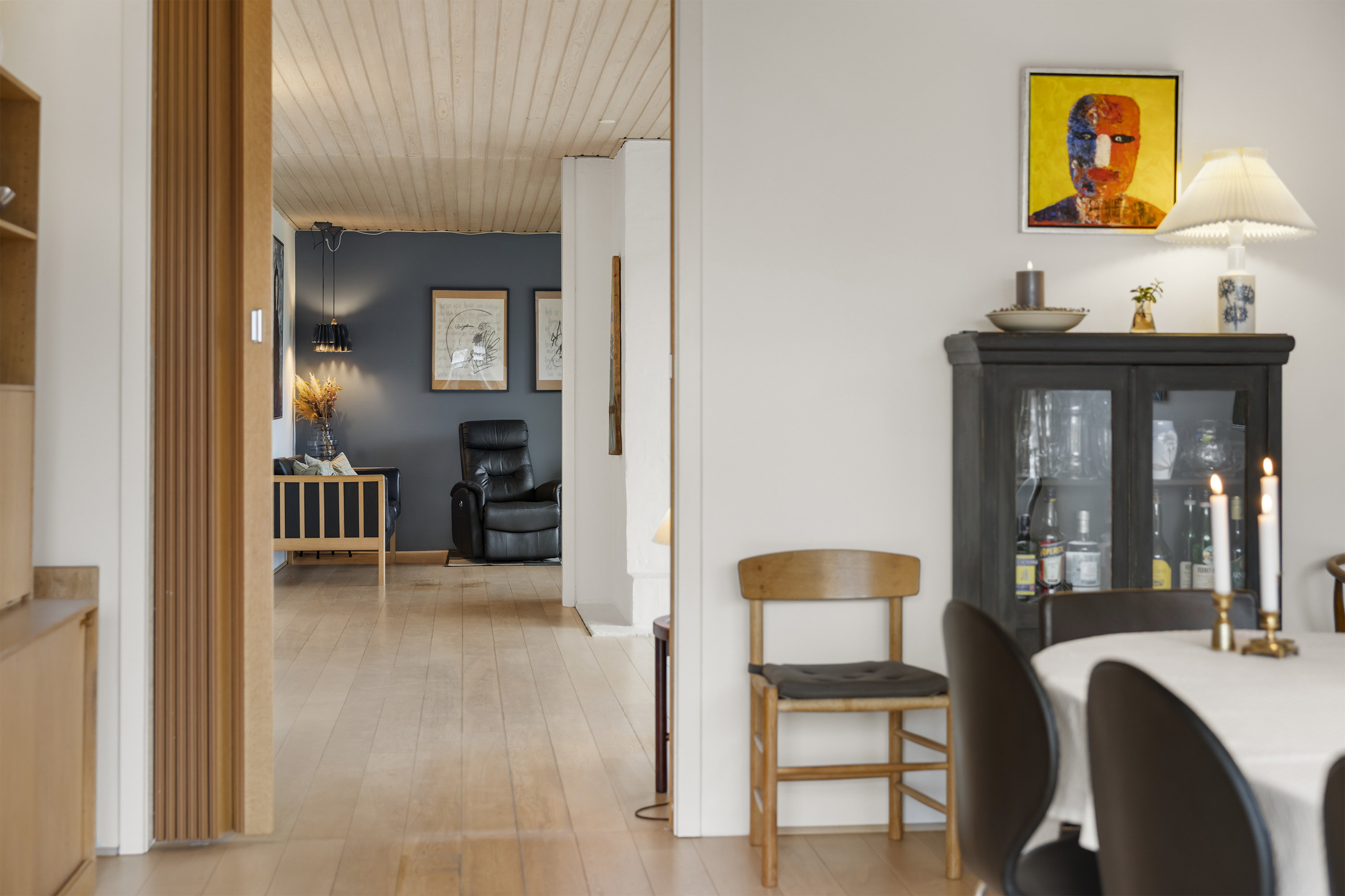 Fremhævet stue billede i fuldskærmstilstand. Billede af Uranienborgvej 18, 9900 Frederikshavn