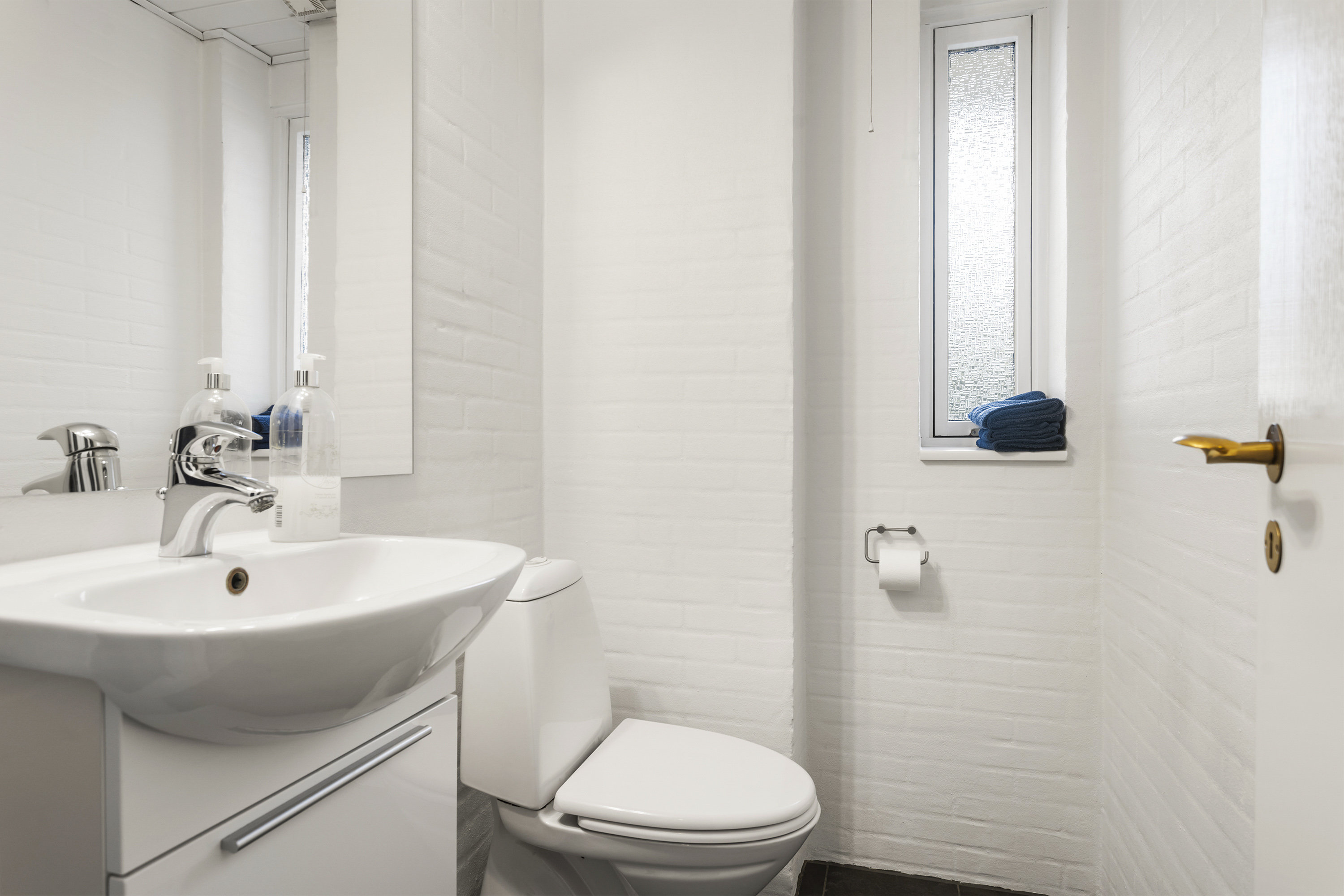 Fremhævet toilet billede i fuldskærmstilstand. Billede af Uranienborgvej 18, 9900 Frederikshavn