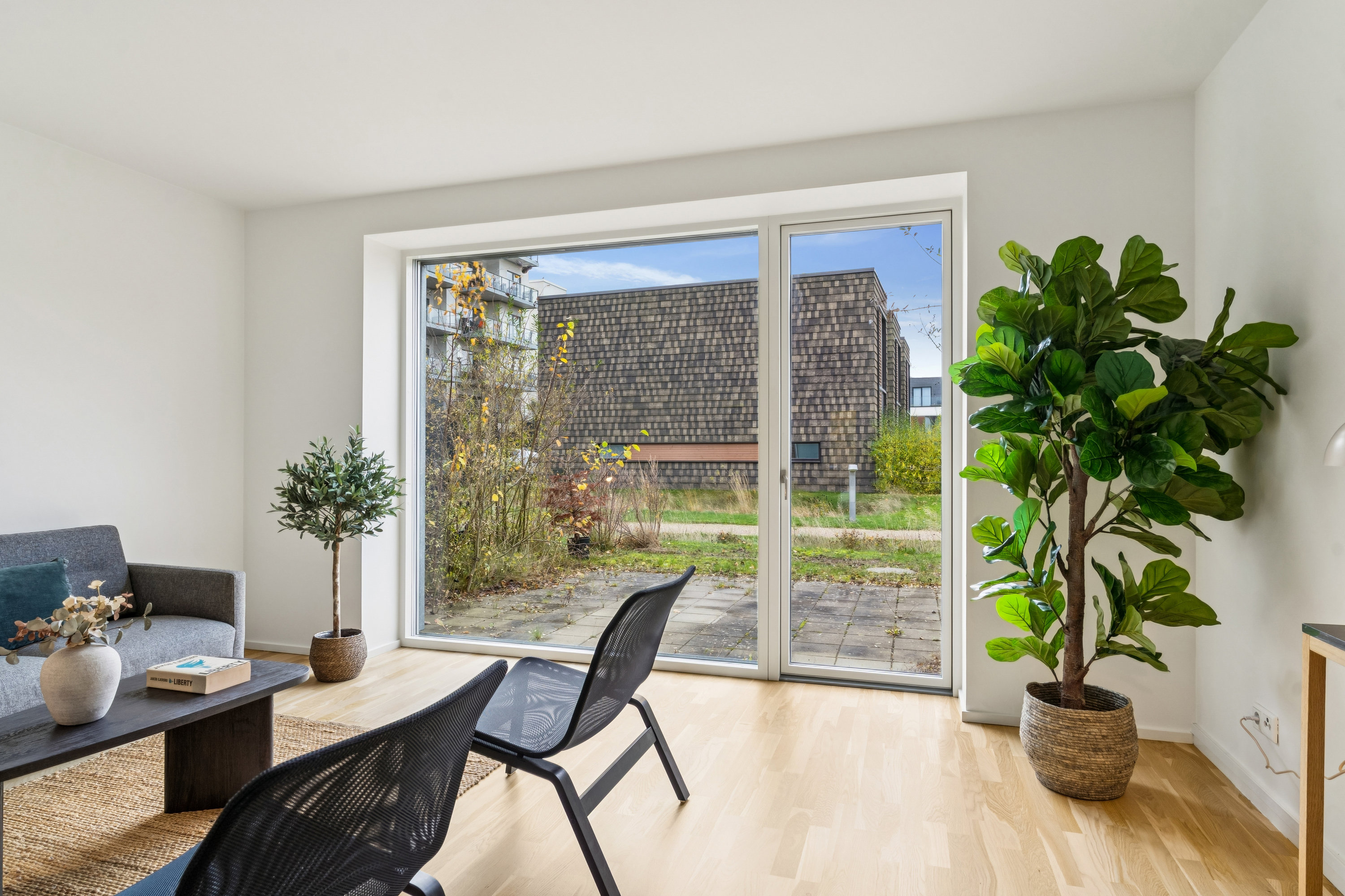 Fremhævet stue billede i fuldskærmstilstand. Billede af Pinievej 48, 2880 Bagsværd