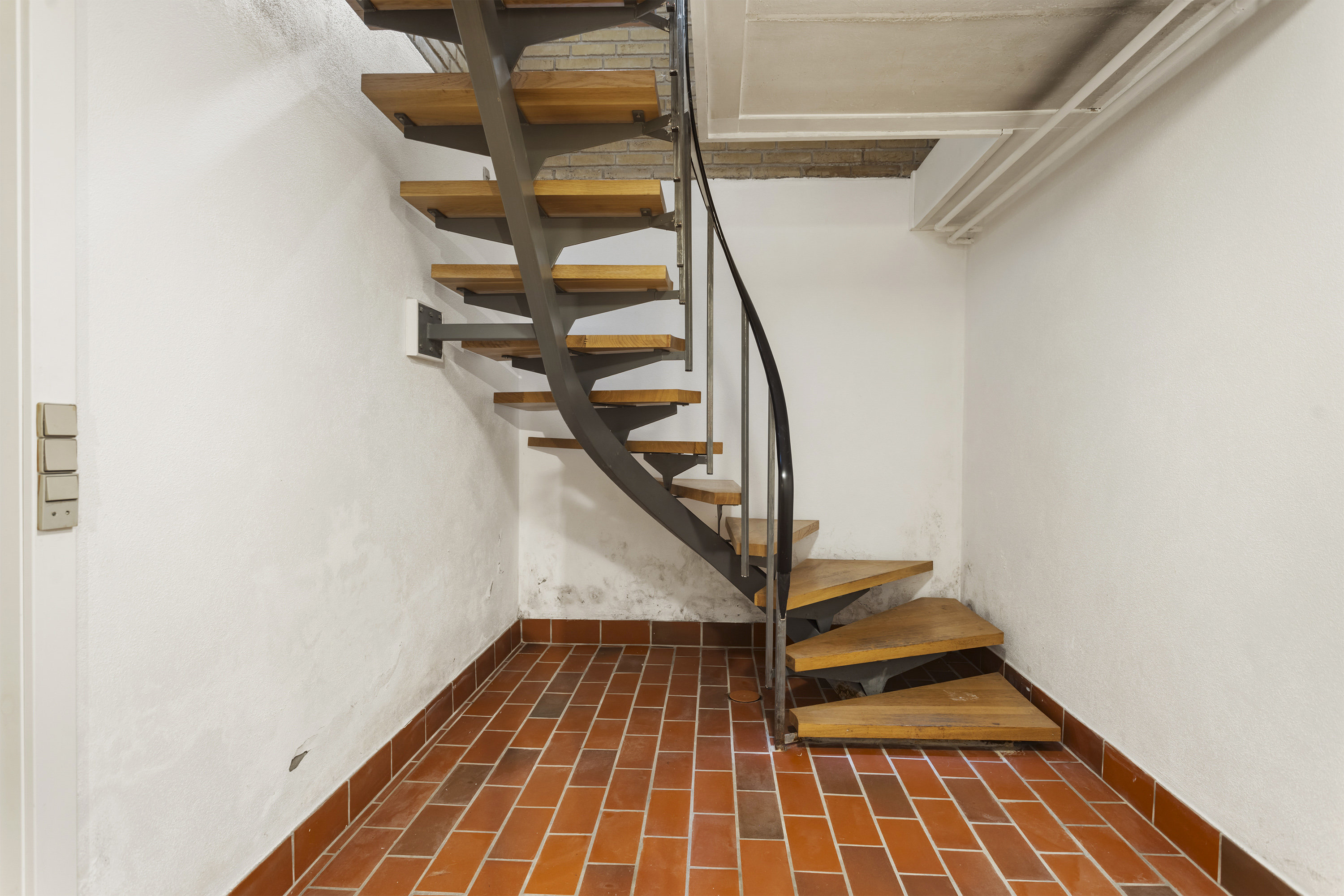 Fremhævet gang billede i fuldskærmstilstand. Billede af Uranienborgvej 18, 9900 Frederikshavn