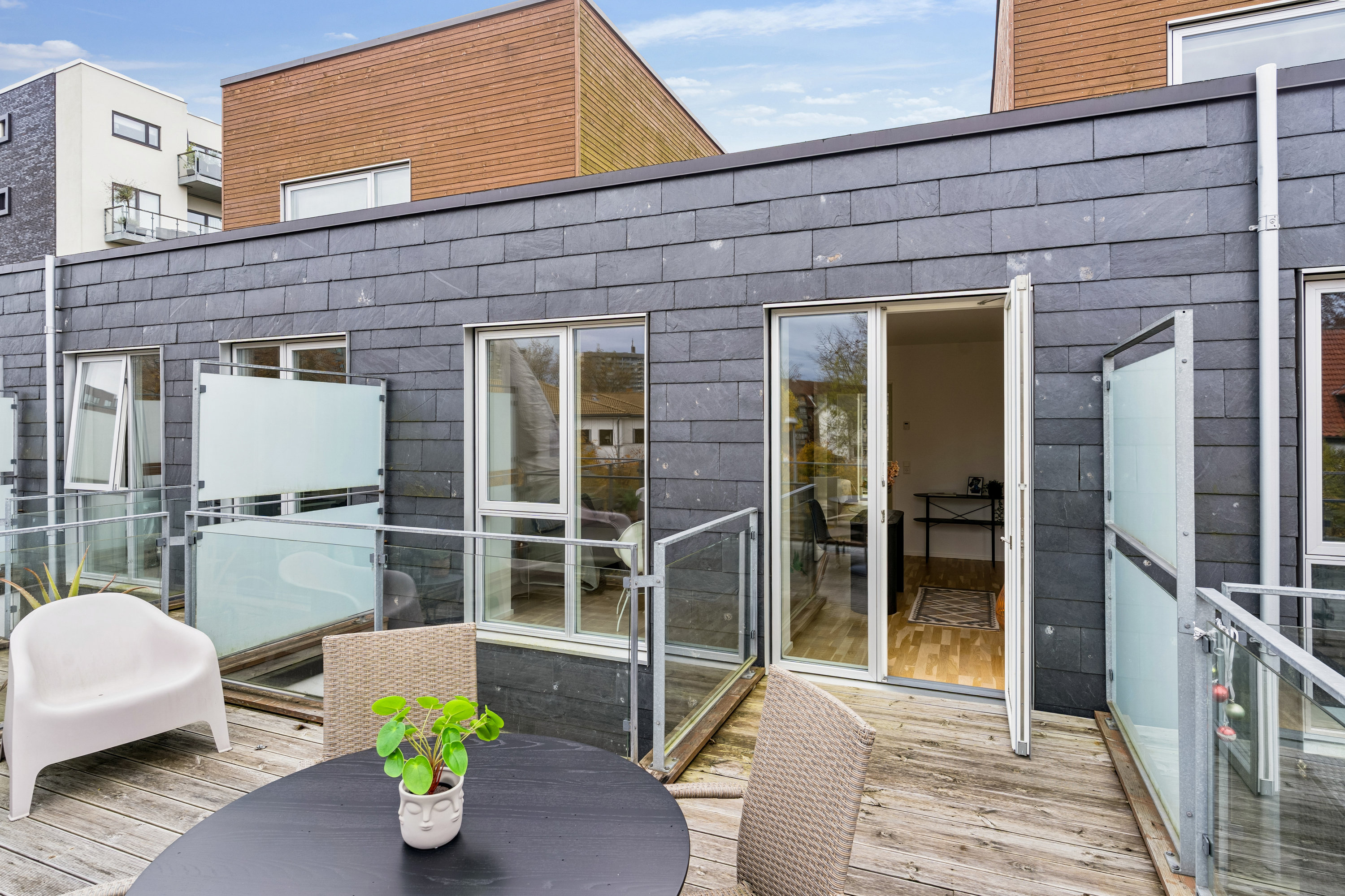 Fremhævet stue billede i fuldskærmstilstand. Billede af Pinievej 48, 2880 Bagsværd