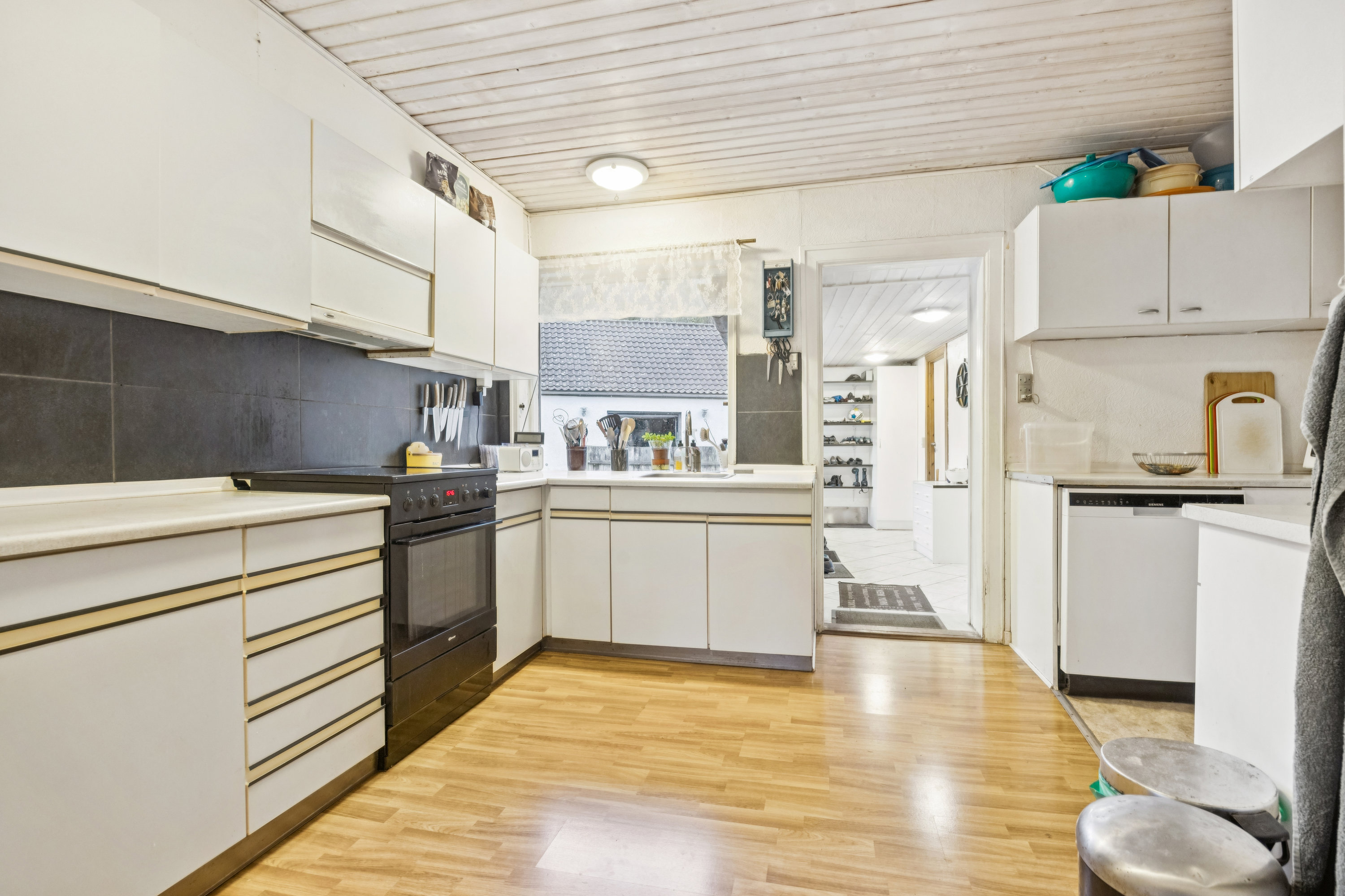 Fremhævet køkken billede i fuldskærmstilstand. Billede af Tranhøj 38, Tranum, 9460 Brovst