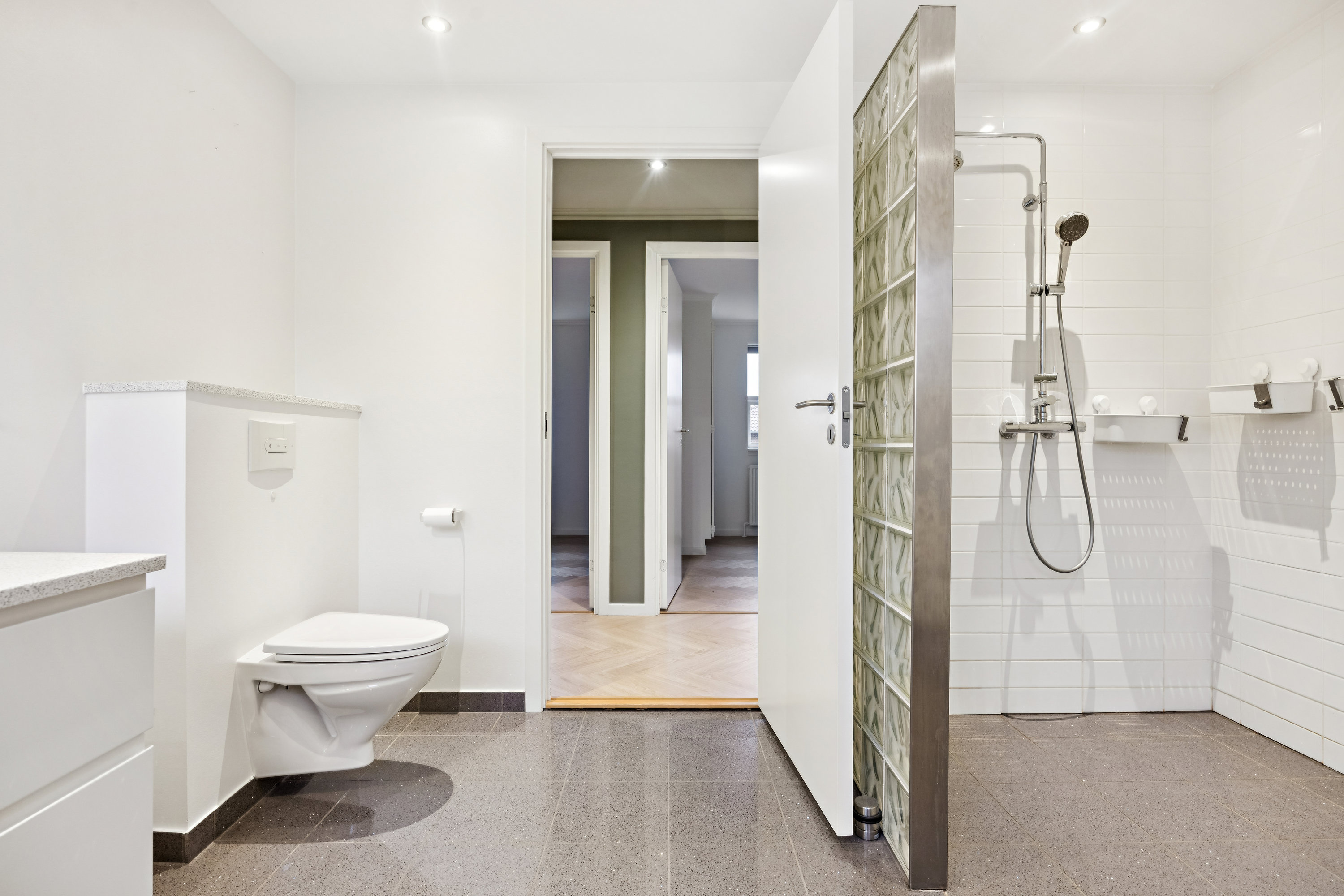 Fremhævet badeværelse billede i fuldskærmstilstand. Billede af Jacobsvej 4, 9490 Pandrup