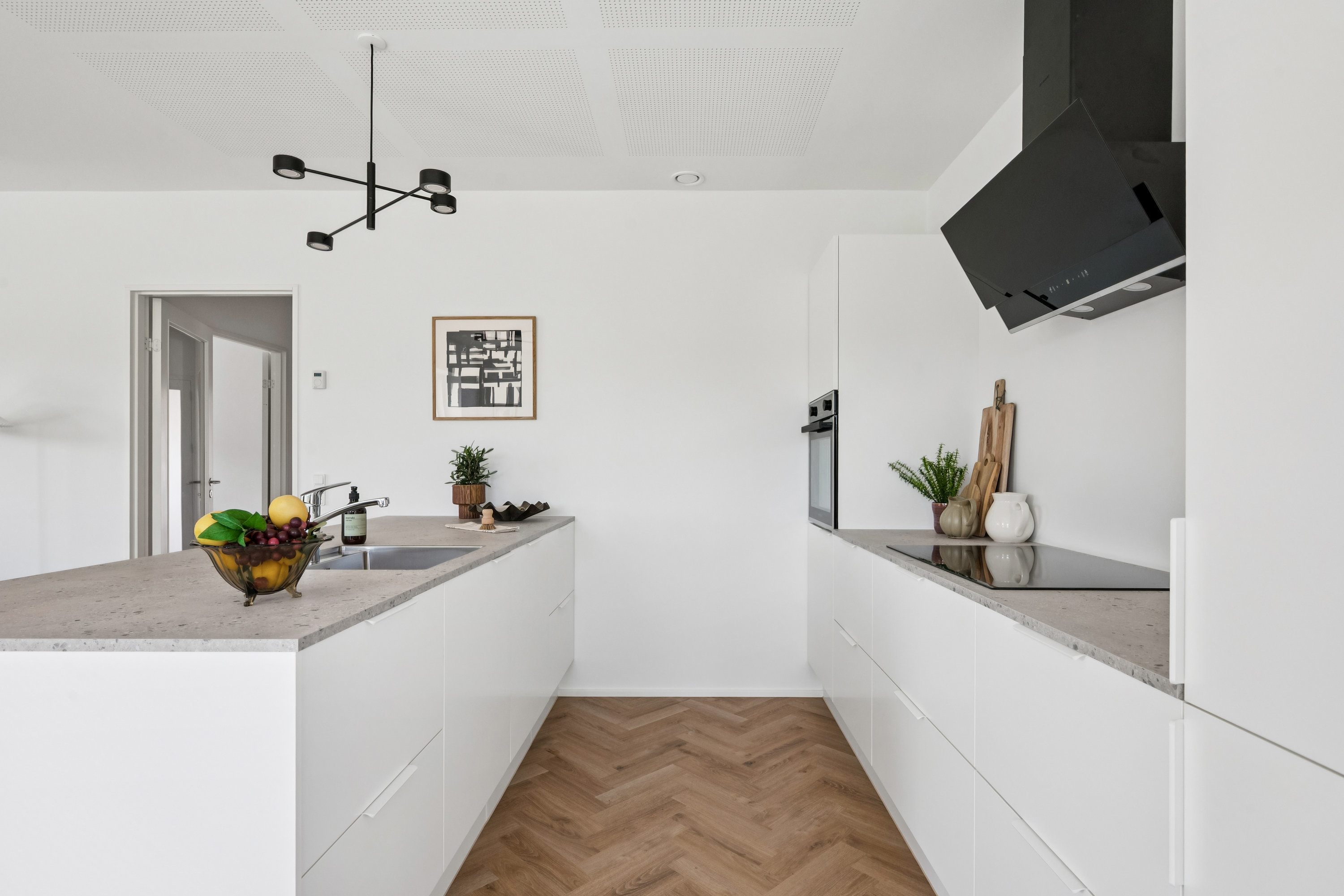 Fremhævet køkken billede i fuldskærmstilstand. Billede af Holmebakken 2, 8382 Hinnerup