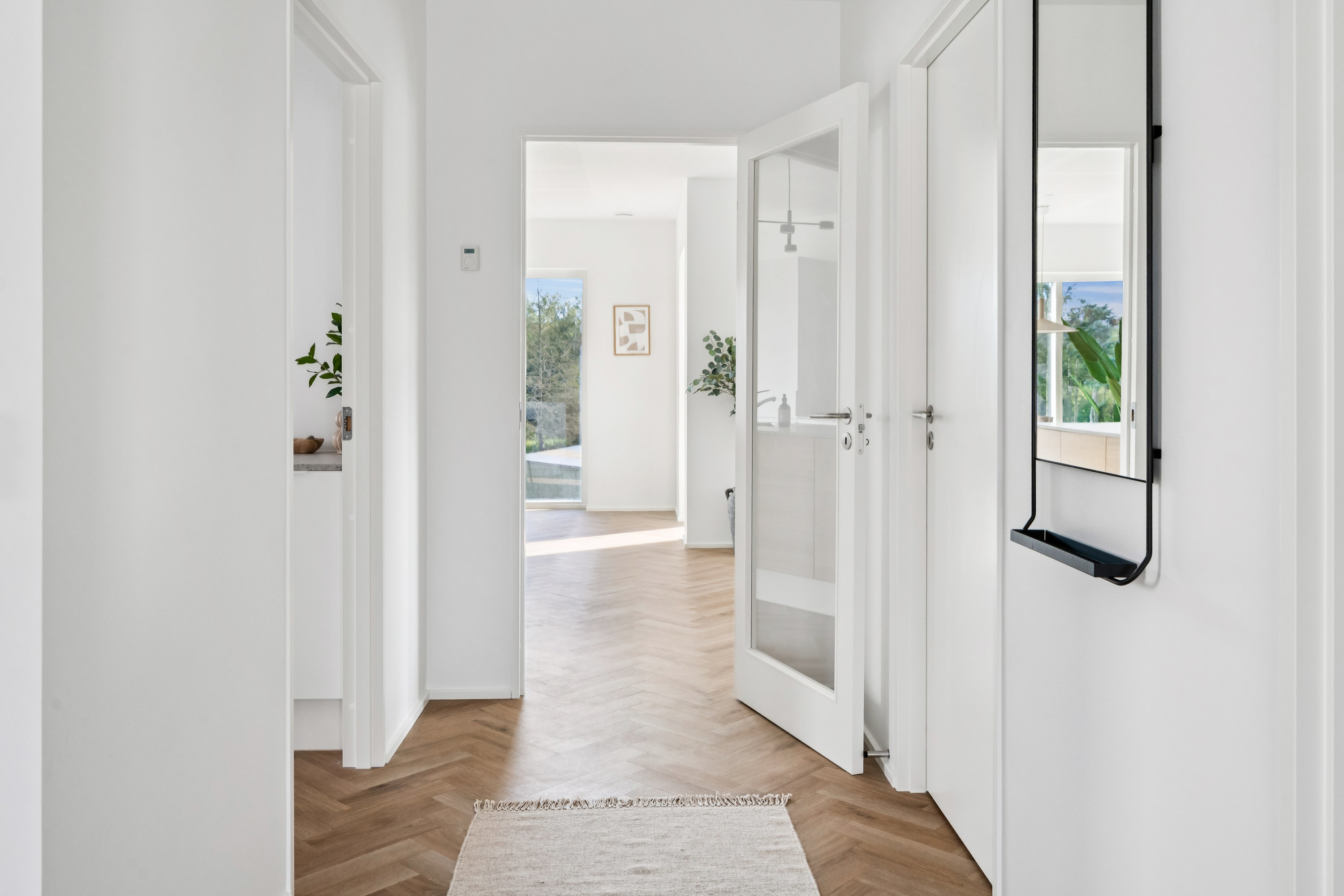 Fremhævet gang billede i fuldskærmstilstand. Billede af Holmebakken 2, 8382 Hinnerup