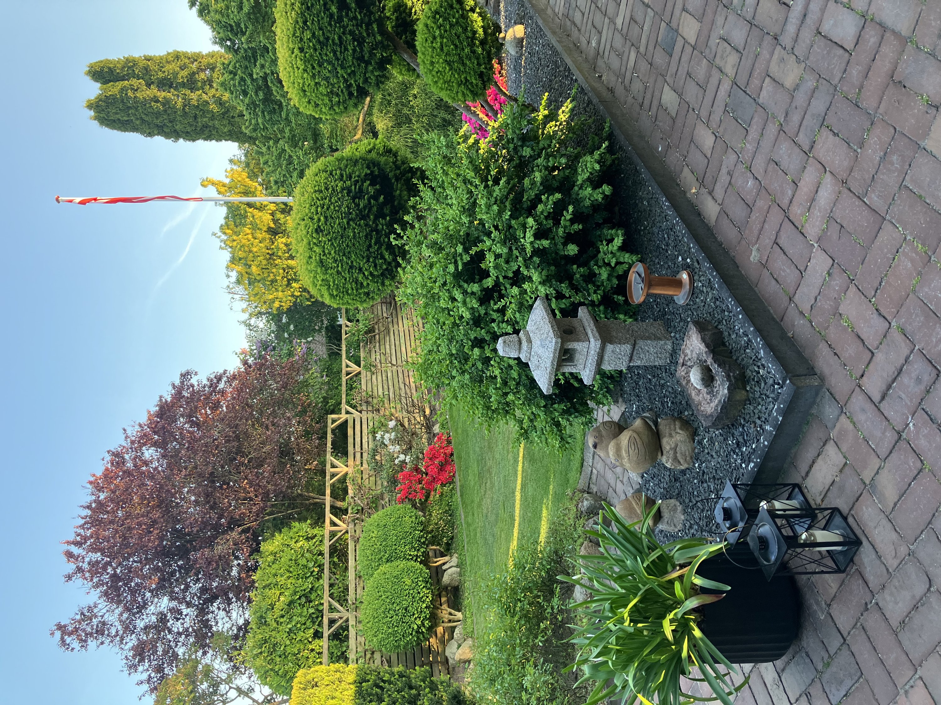 Fremhævet haven om sommeren billede i fuldskærmstilstand. Billede af Ludvig Holbergs Vej 8, 8660 Skanderborg