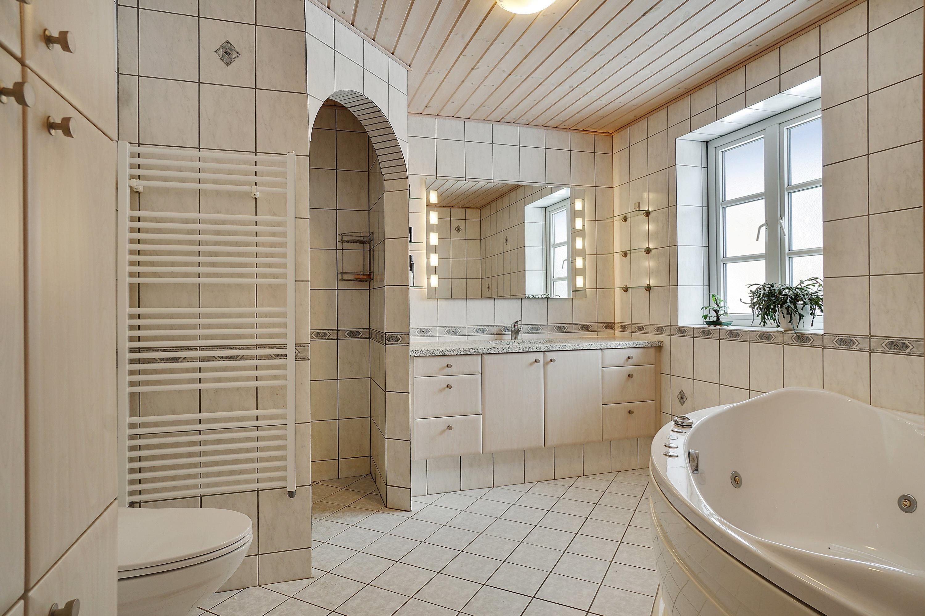 Fremhævet badeværelse billede i fuldskærmstilstand. Billede af Præstebakken 3, Sparkær, 8800 Viborg