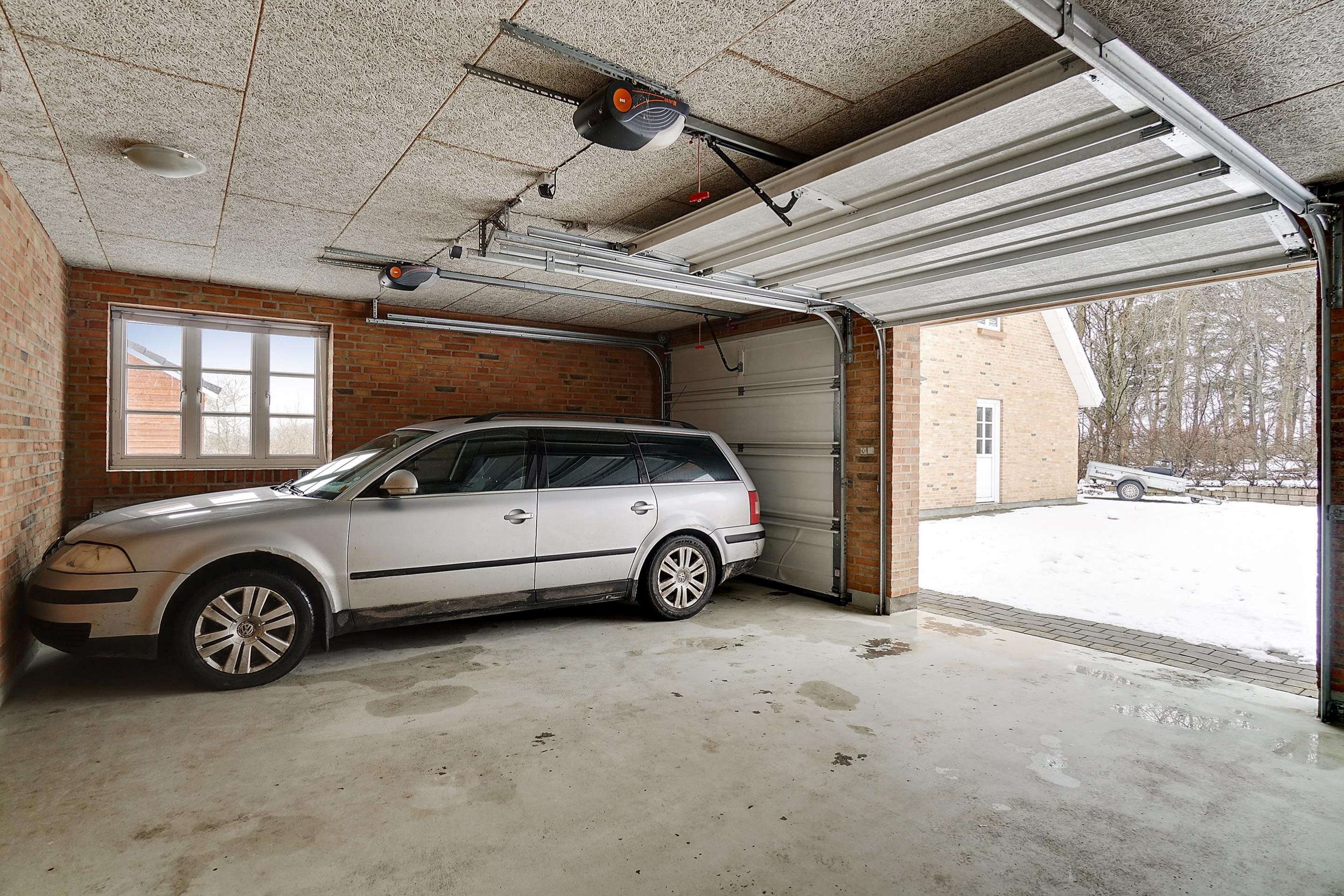 Fremhævet garage billede i fuldskærmstilstand. Billede af Præstebakken 3, Sparkær, 8800 Viborg