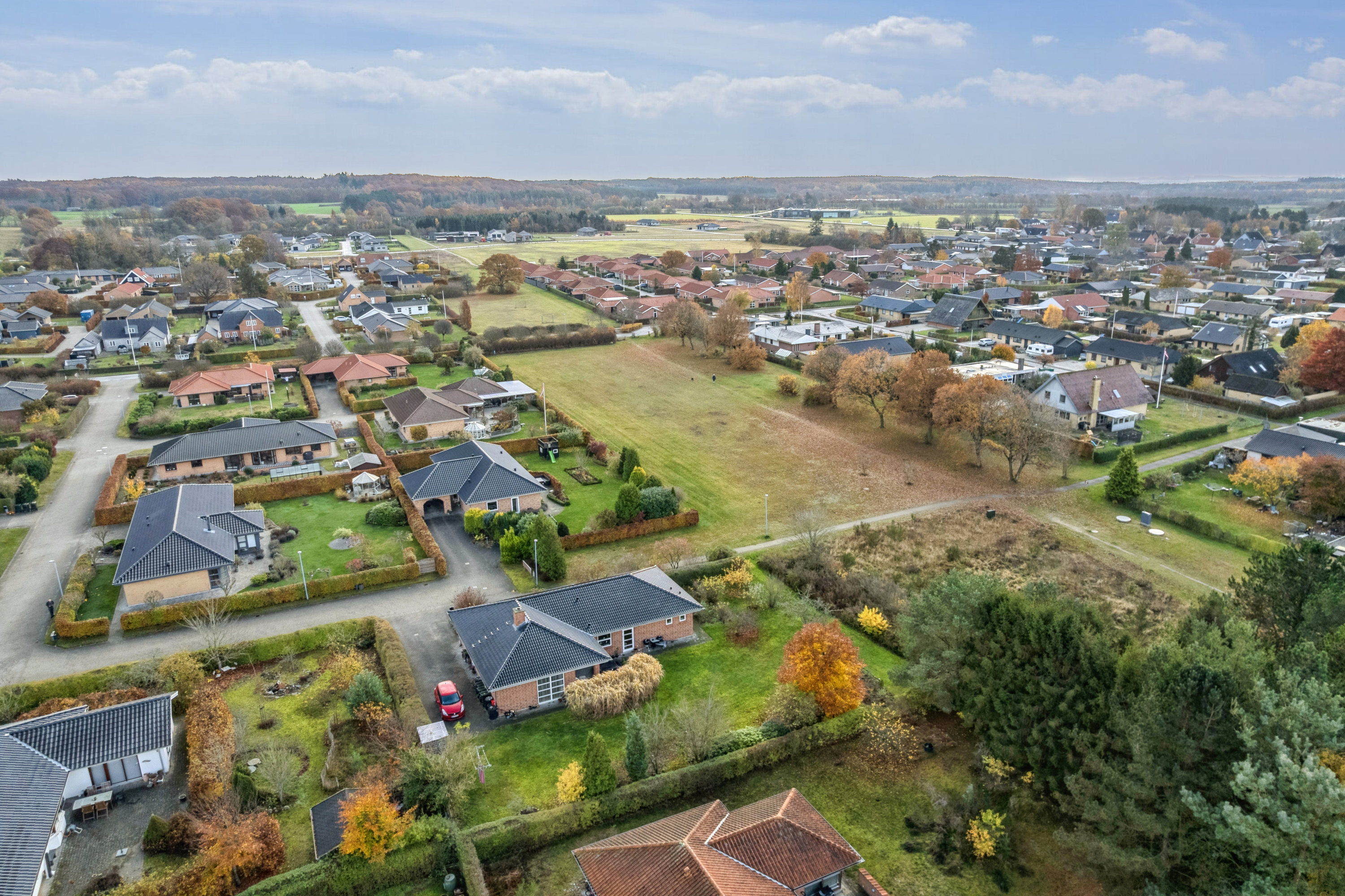 Fremhævet luftfoto billede i fuldskærmstilstand. Billede af Østervangs Alle 63, 8963 Auning