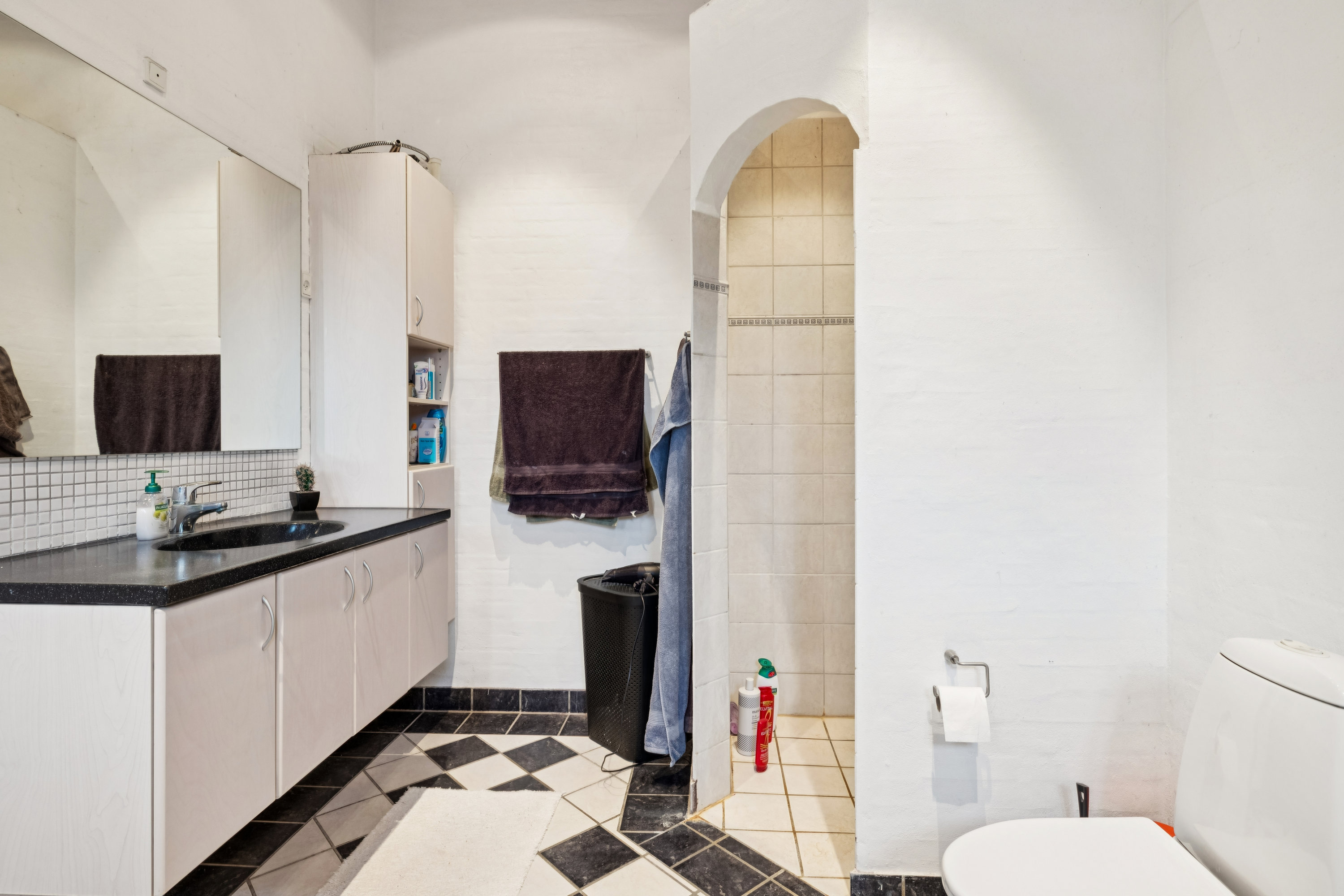 Fremhævet badeværelse billede i fuldskærmstilstand. Billede af Østervangs Alle 63, 8963 Auning