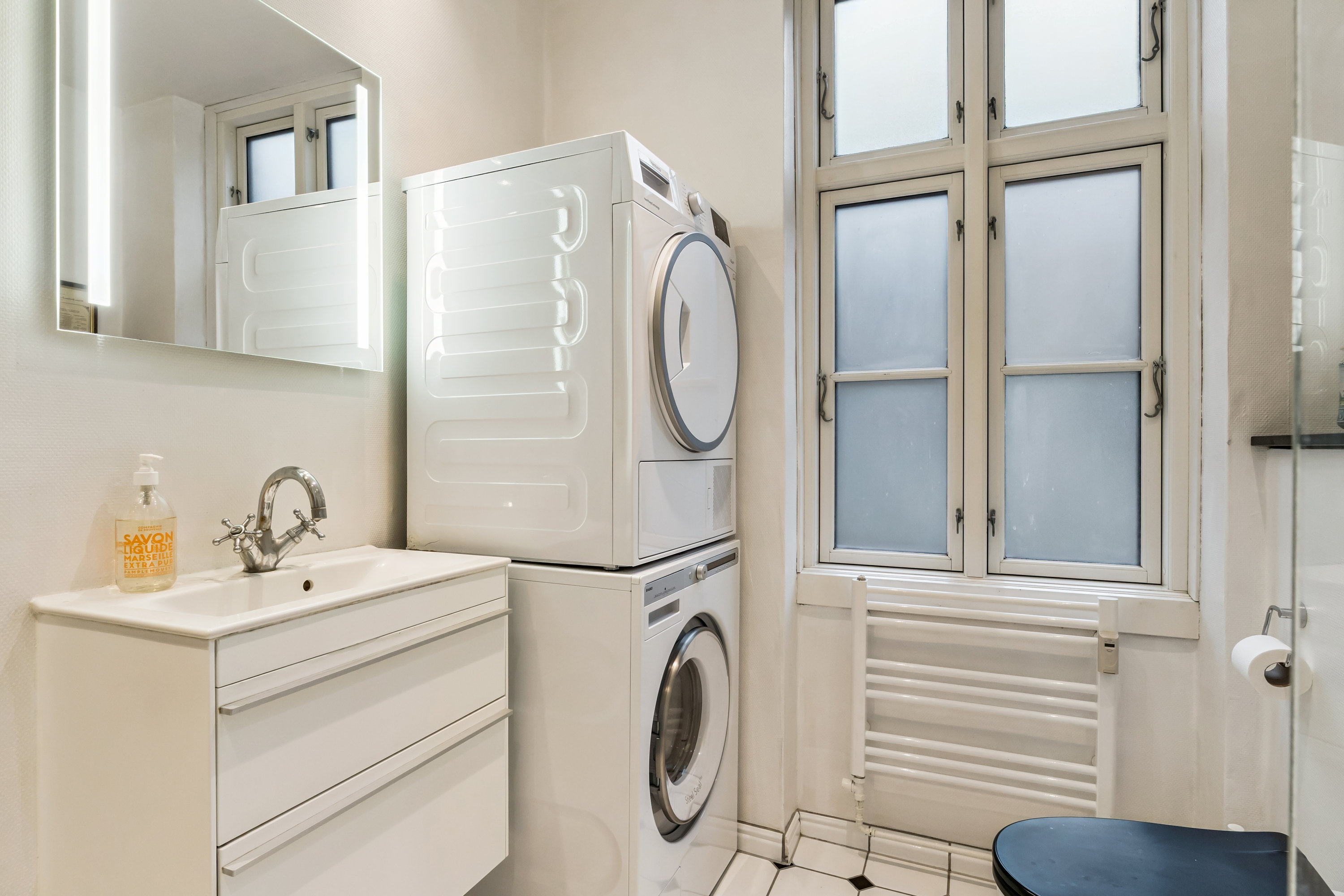 Fremhævet badeværelse billede i fuldskærmstilstand. Billede af Rosenvængets Sideallé 3, 3. th., 2100 København Ø