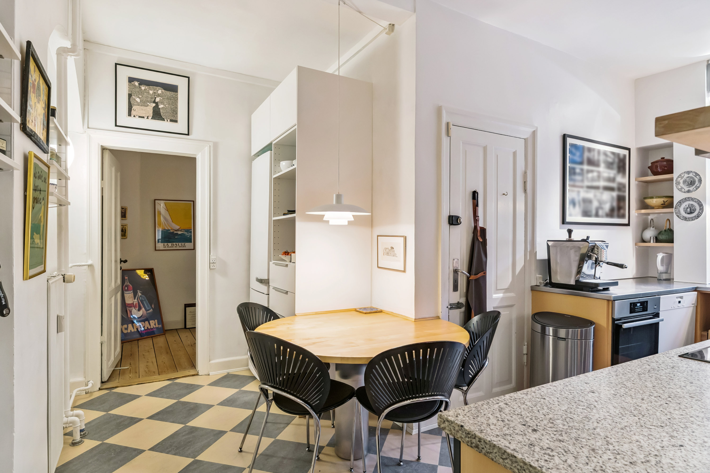 Fremhævet spisestue billede i fuldskærmstilstand. Billede af Rosenvængets Sideallé 3, 3. th., 2100 København Ø