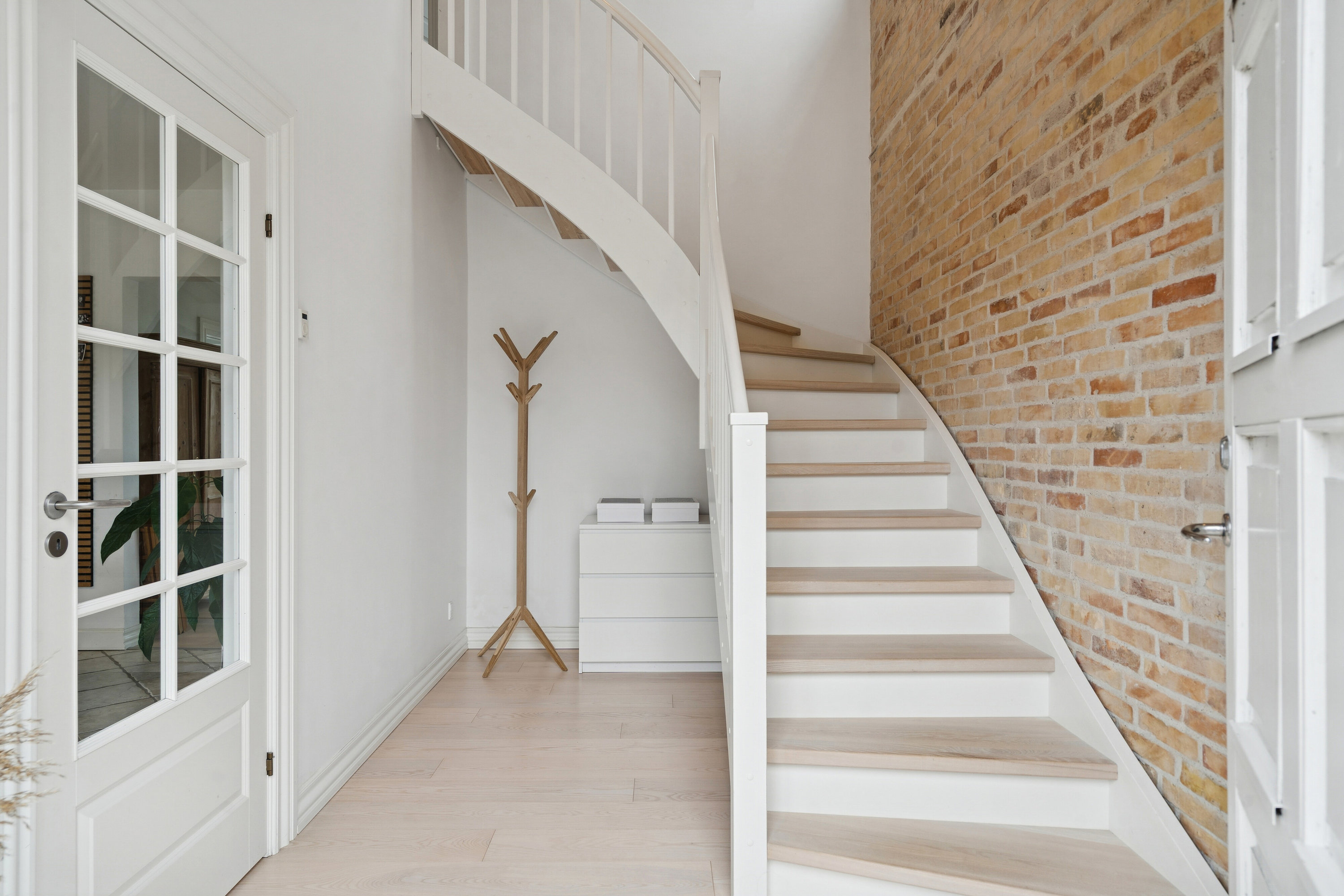 Fremhævet trappe billede i fuldskærmstilstand. Billede af Tårup Vestergyde 95, Tårup, 5370 Mesinge