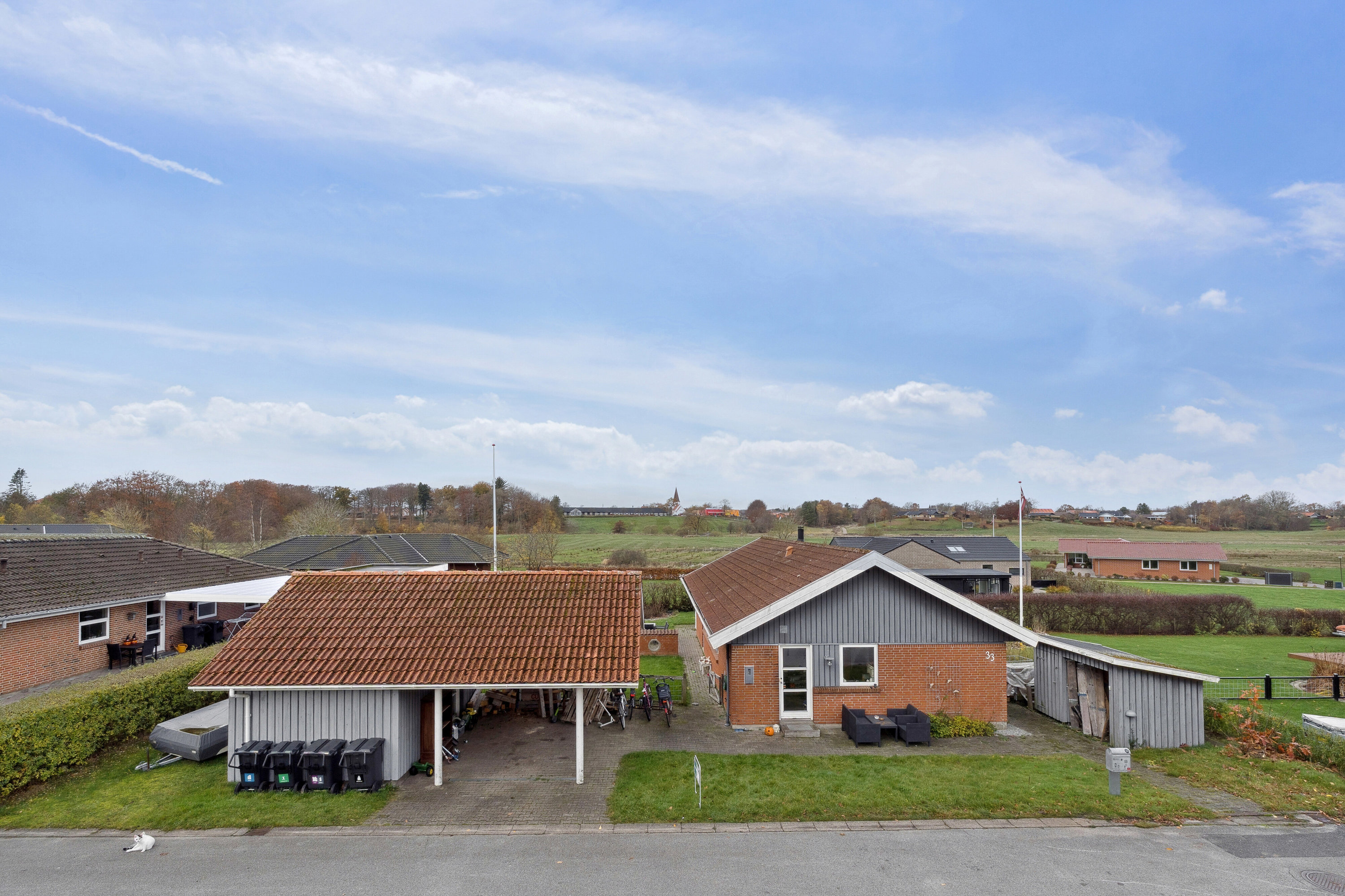 Fremhævet luftfoto billede i fuldskærmstilstand. Billede af Rugvænget 33, 9870 Sindal