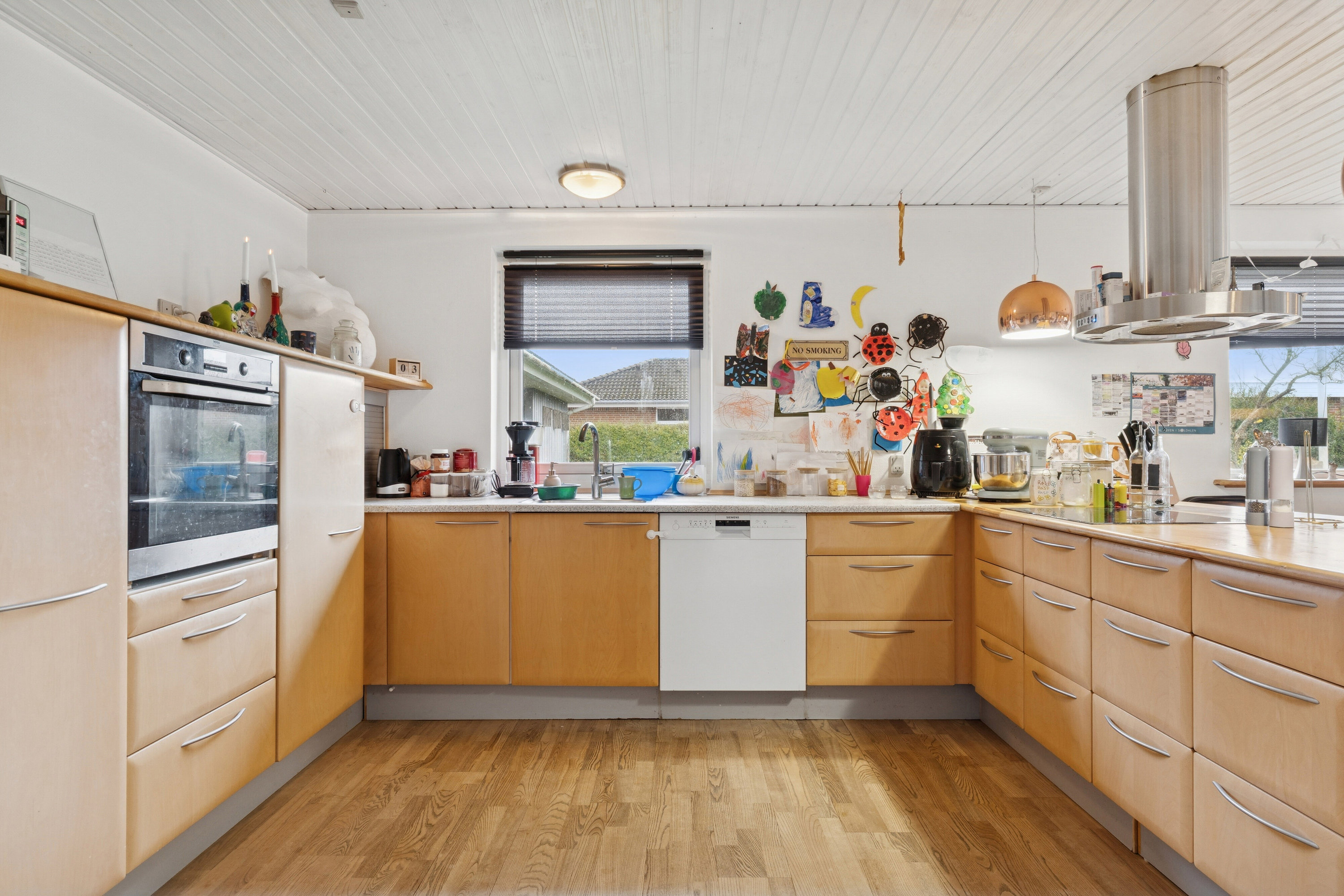 Fremhævet køkken billede i fuldskærmstilstand. Billede af Rugvænget 33, 9870 Sindal