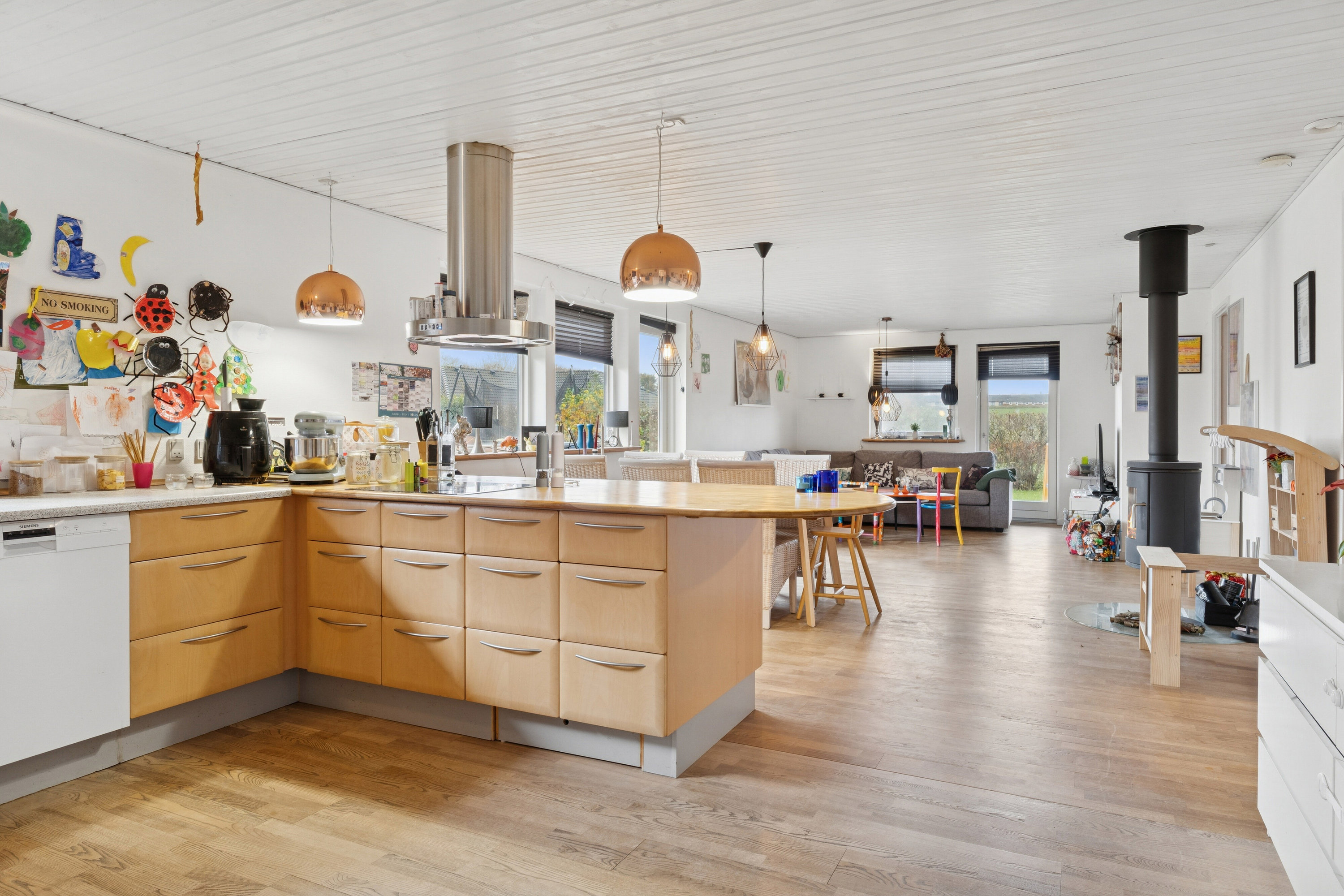 Fremhævet køkken billede i fuldskærmstilstand. Billede af Rugvænget 33, 9870 Sindal