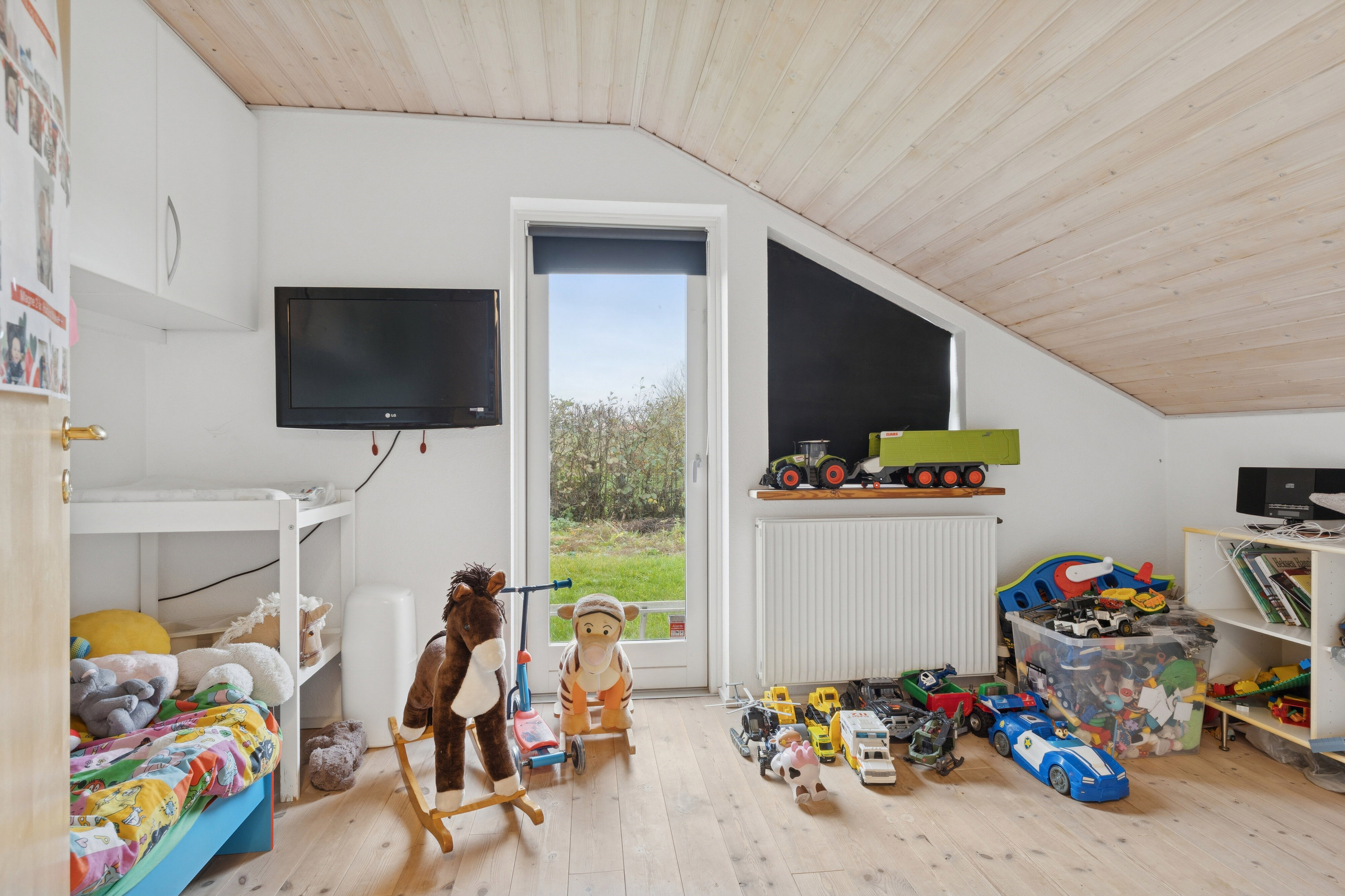 Fremhævet indendørs billede i fuldskærmstilstand. Billede af Rugvænget 33, 9870 Sindal