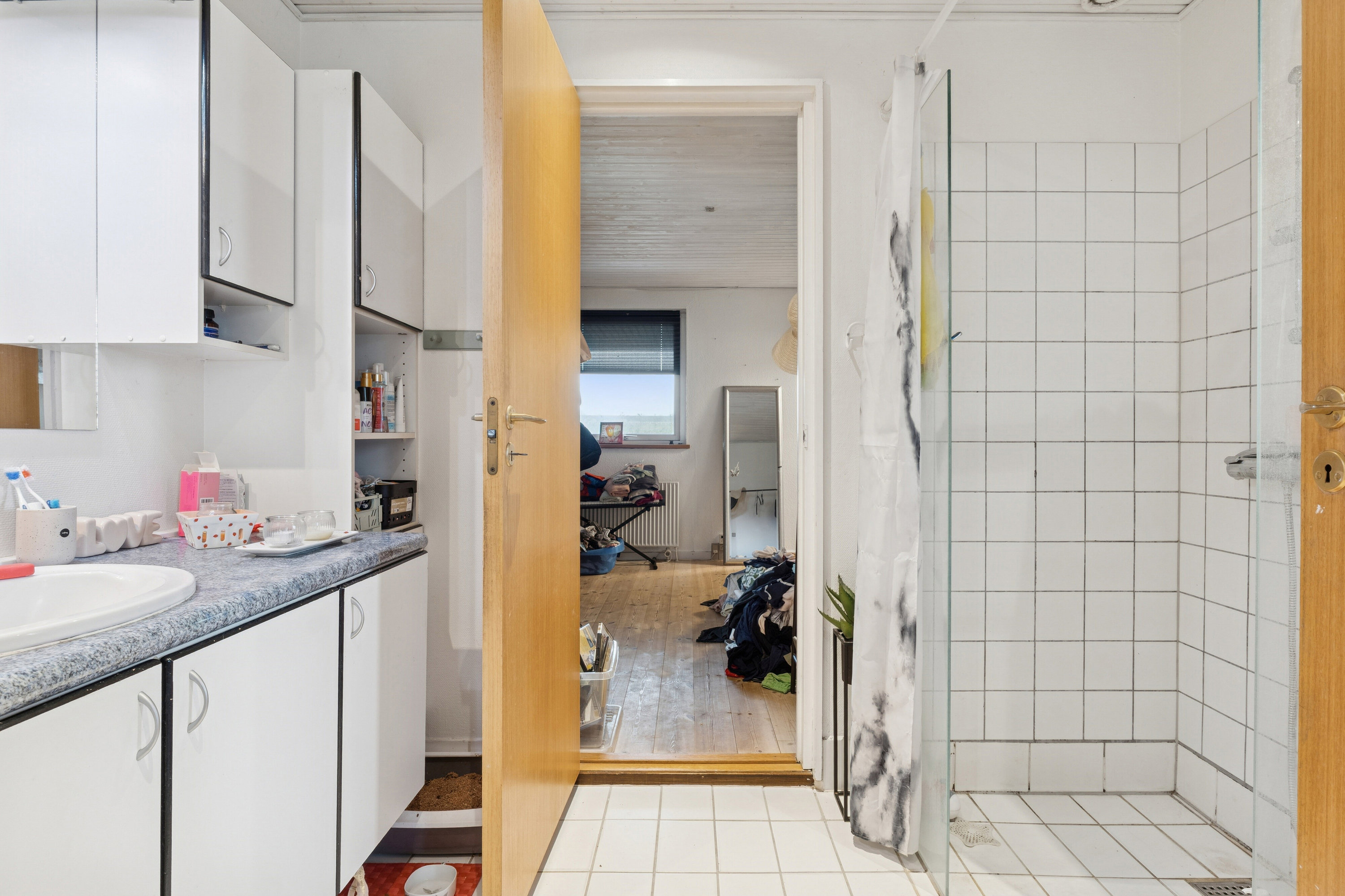 Fremhævet badeværelse billede i fuldskærmstilstand. Billede af Rugvænget 33, 9870 Sindal