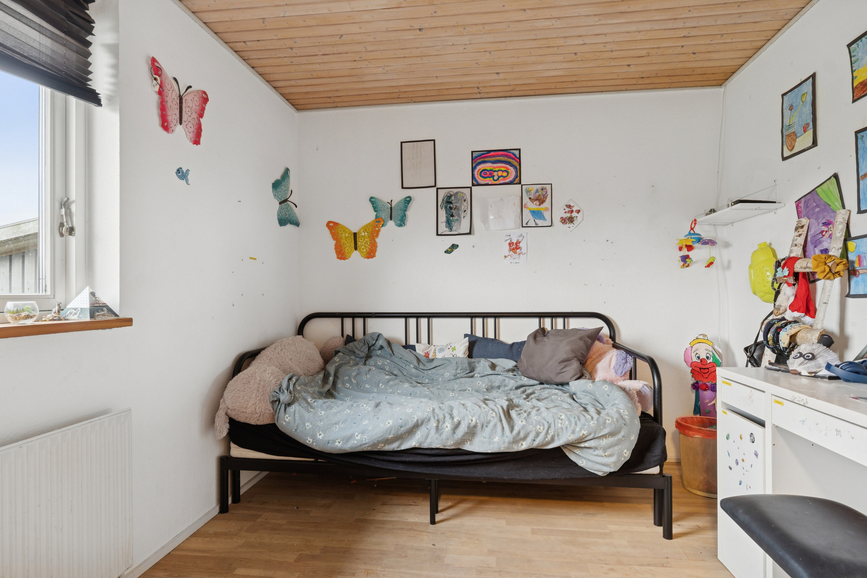 Fremhævet soveværelse billede i fuldskærmstilstand. Billede af Rugvænget 33, 9870 Sindal