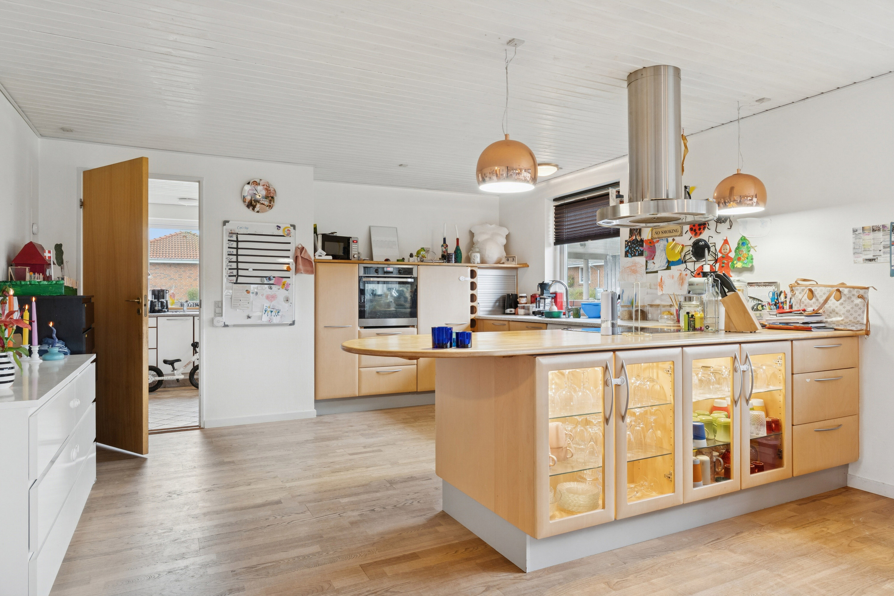 Fremhævet køkken billede i fuldskærmstilstand. Billede af Rugvænget 33, 9870 Sindal