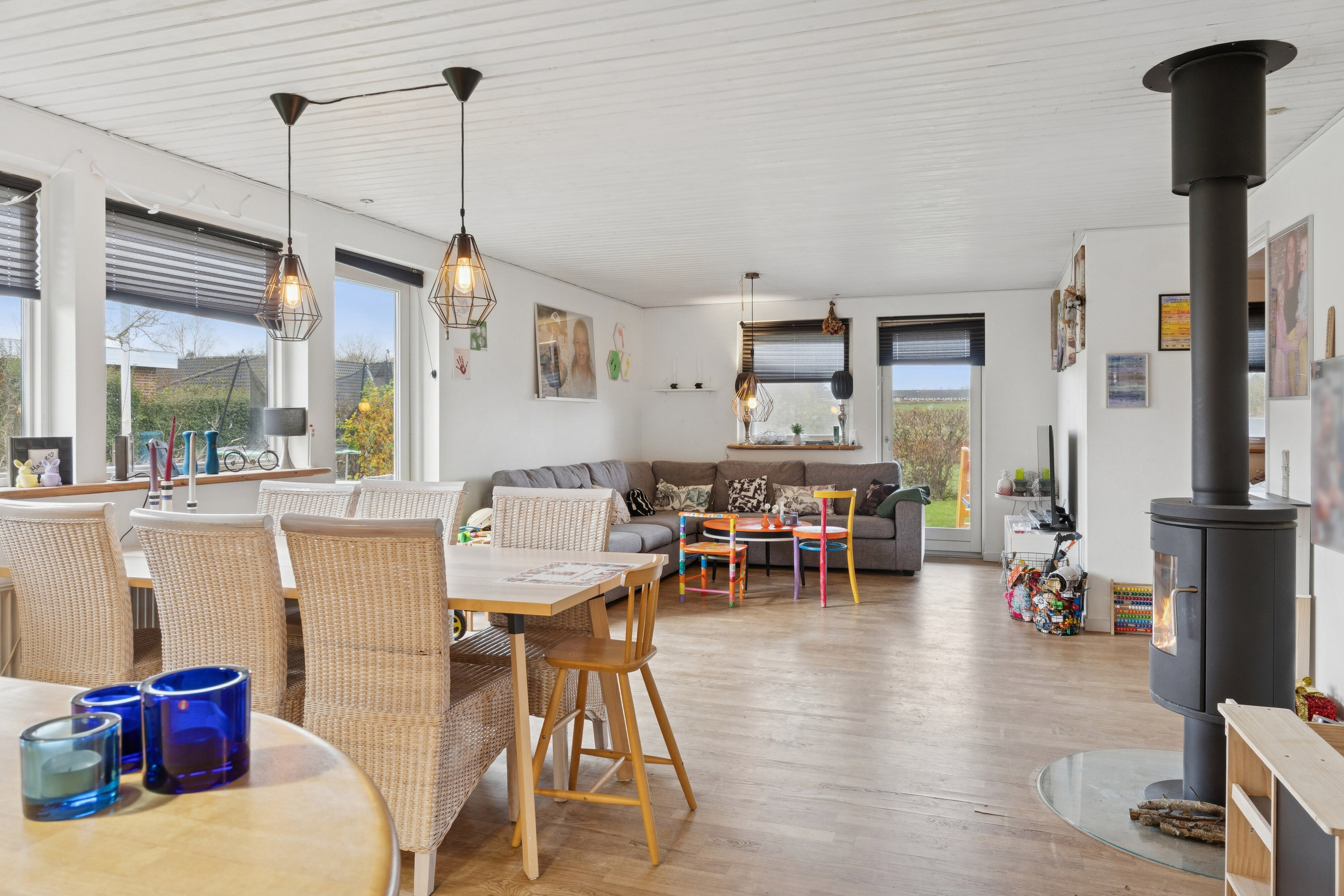 Miniaturebillede 1: spisestue. Billede af Rugvænget 33, 9870 Sindal